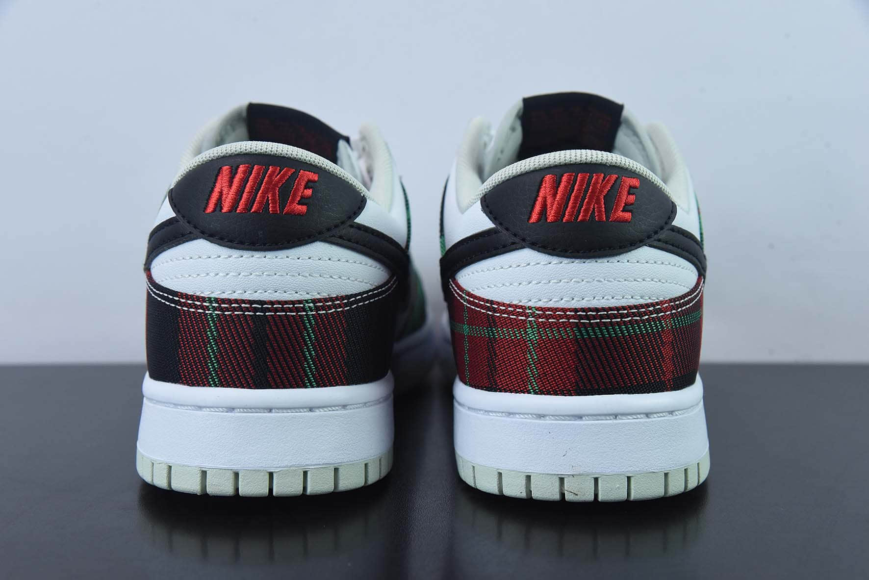 耐克Nike SB Dunk LowPlaid白绿红黑苏格兰格子扣篮系列低帮休闲运动滑板板鞋纯原版本 货号：DV0827-100