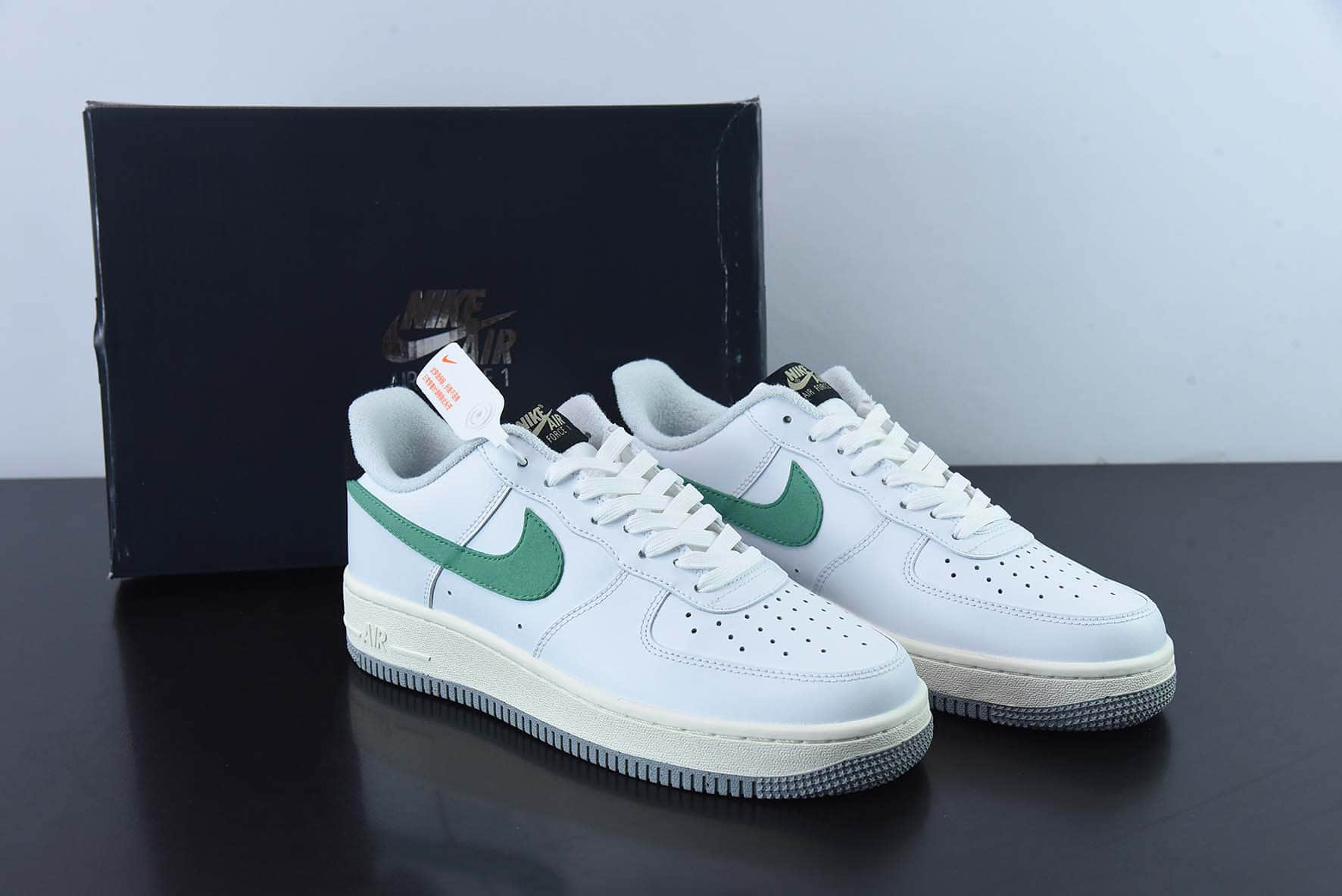 耐克Nike Air Force 1’07 LowWhite Malachite皮革白黑绿钩空军一号低帮休闲板鞋纯原版本 货号：DR8593-100