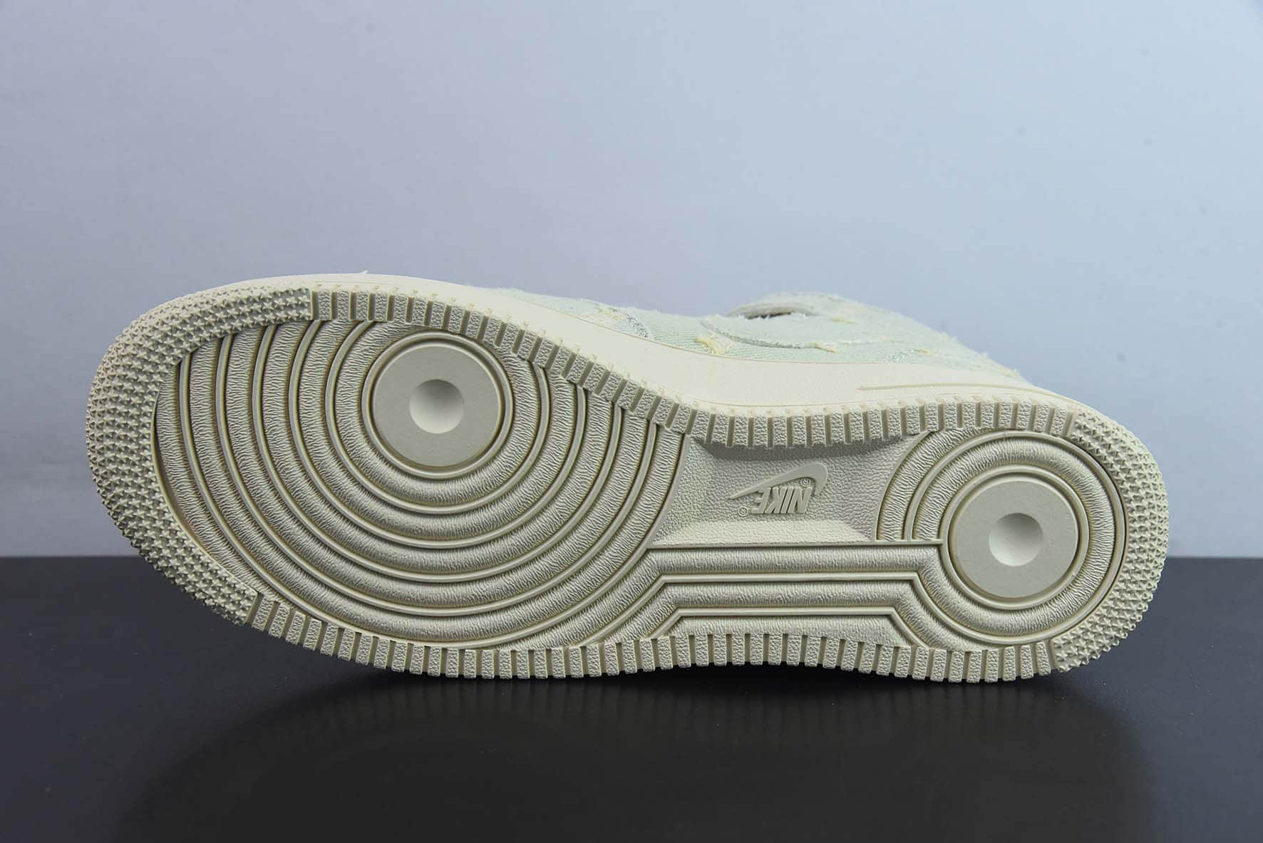 耐克Nike Air Force 1 '07 MID Levi's 李维斯联名水洗淡蓝磨破布空军一号中帮休闲板鞋纯原版本 货号：651122-215