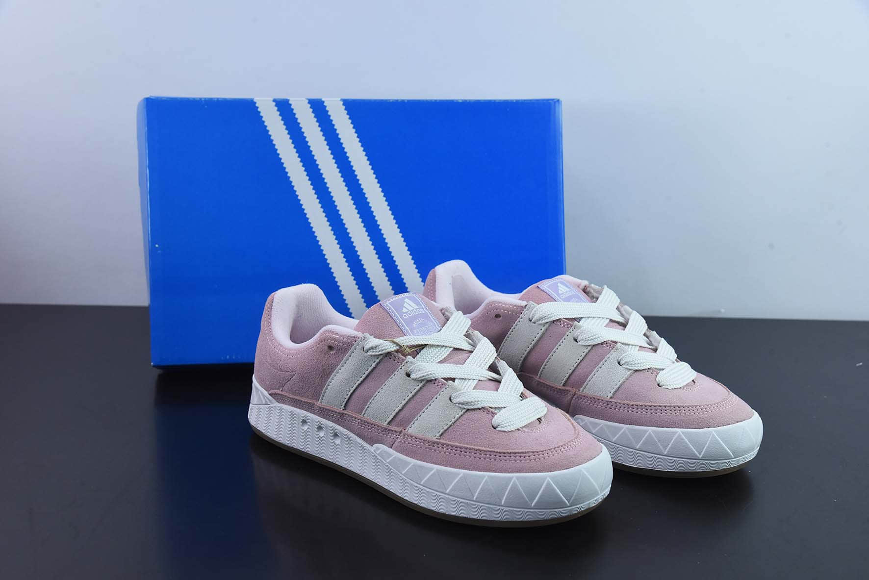 阿迪达斯Adidas Adimatic Low 马蒂奇系列粉白低帮复古鲨鱼面包鞋运动休闲滑板板鞋纯原版本 货号： GY2089