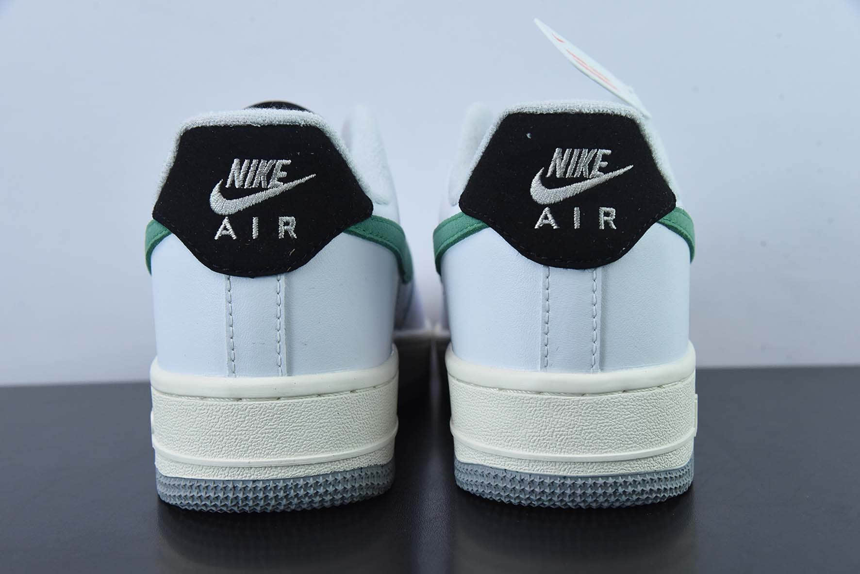 耐克Nike Air Force 1’07 LowWhite Malachite皮革白黑绿钩空军一号低帮休闲板鞋纯原版本 货号：DR8593-100