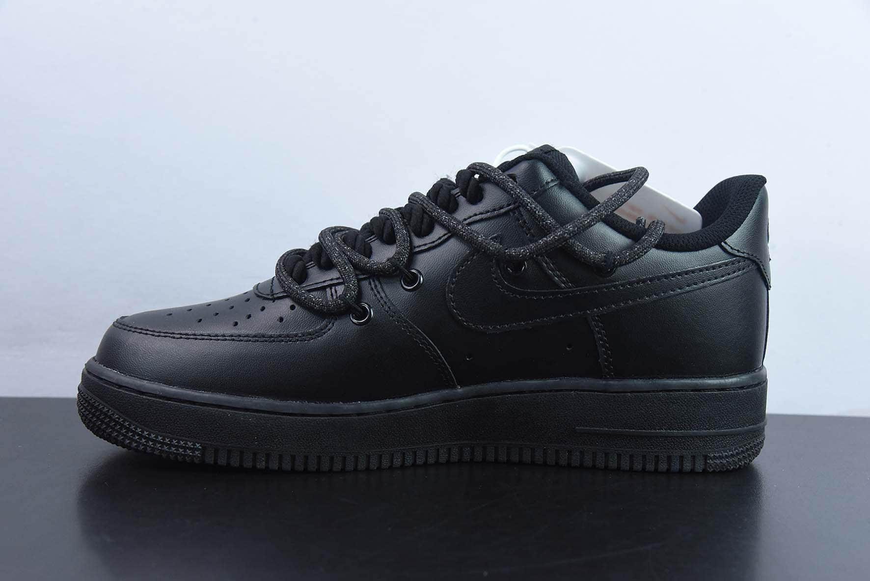 耐克Nike By You Air Force 1'07 Low Retro SP“全黑武士绑绳”空军一号低帮休闲板鞋纯原版本 货号：CV1724-001