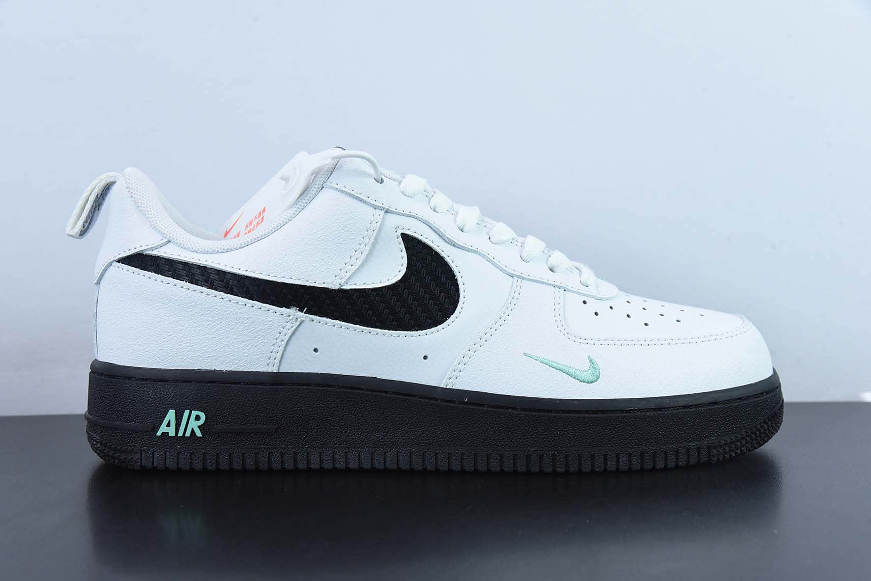 耐克Nike Air Force 1 ´07 Low “翻毛黑白小双钩空军一号低帮休闲板鞋纯原版本 货号：DR0155-100