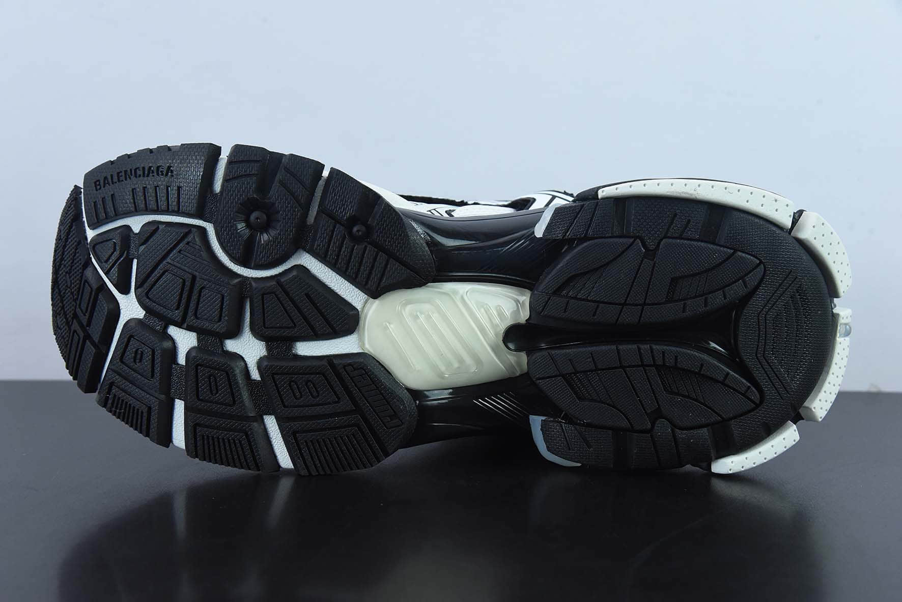 巴黎世家Balenciaga Runner Hightop 巴黎世家7.0黑白银高帮 22ss最新配色潮流复古老爹鞋纯原版本 货号：W3RH29010