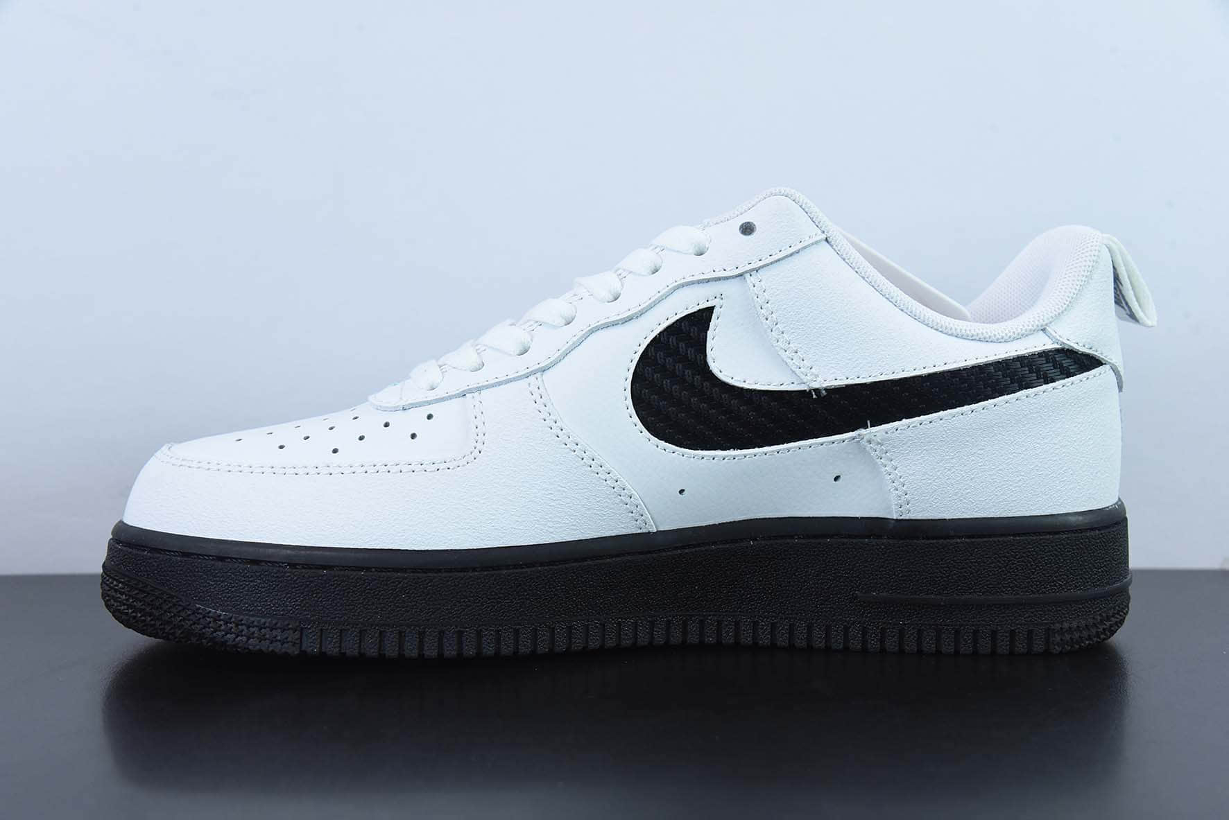 耐克Nike Air Force 1 ´07 Low “翻毛黑白小双钩空军一号低帮休闲板鞋纯原版本 货号：DR0155-100