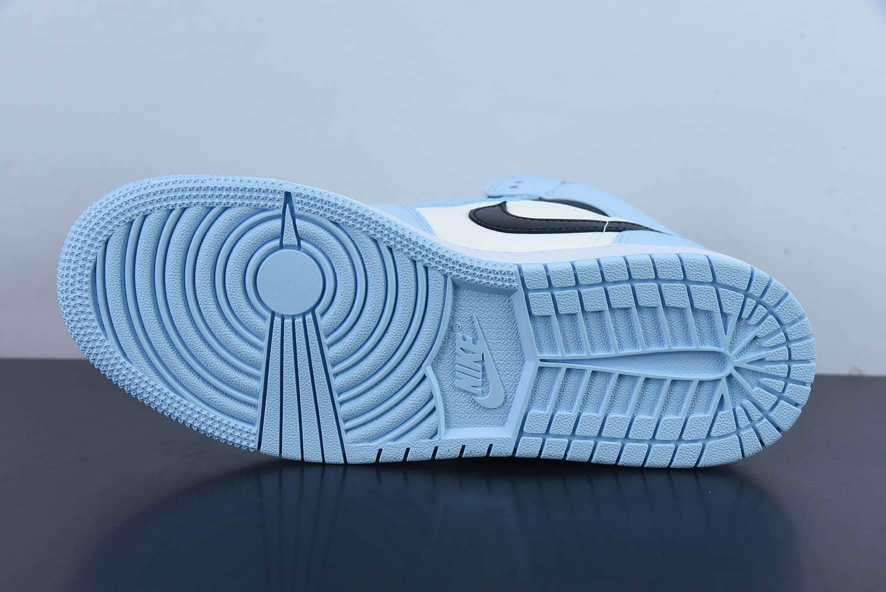 乔丹Air Jordan 1 Mid 白黑蓝中帮文化篮球鞋纯原版本 货号：555112-401