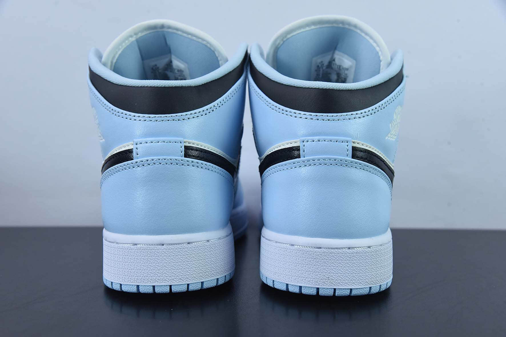 乔丹Air Jordan 1 Mid 白黑蓝中帮文化篮球鞋纯原版本 货号：555112-401
