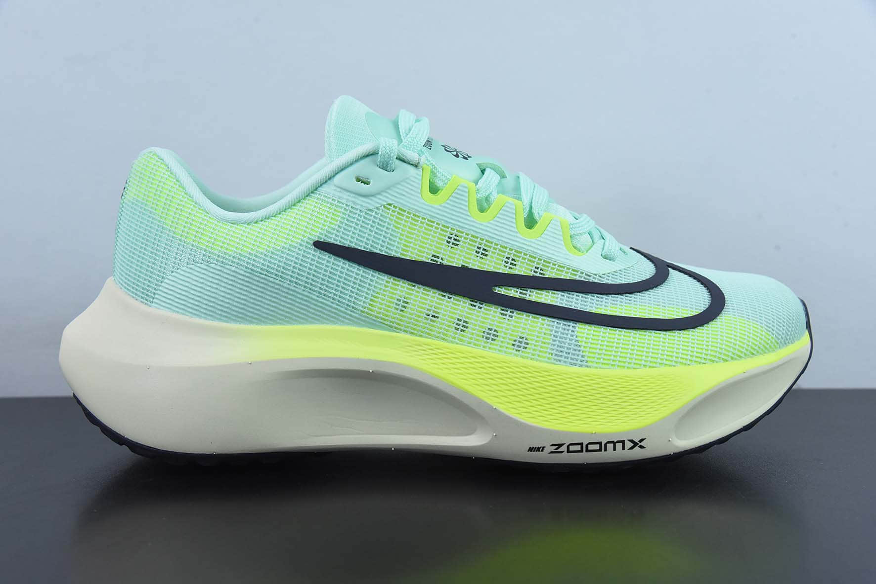 耐克Nike Zoom Fly 5白绿黑超轻女子跑步鞋纯原版本 货号：DM8968-300