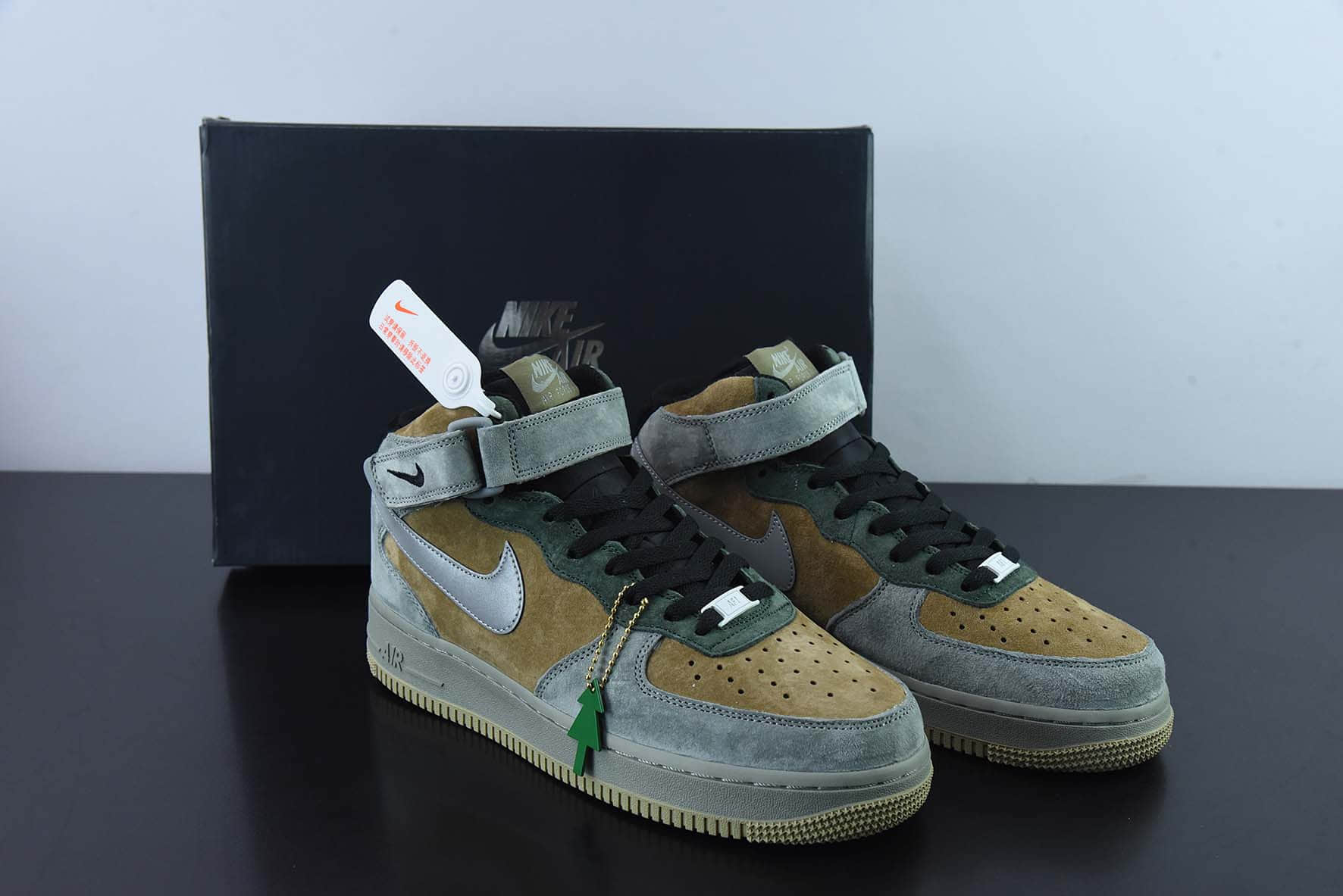 耐克Nike Air Force 1 Low ’07 “Christmas”圣诞树主题配色空军一号中帮休闲板鞋纯原版本 货号：CQ5059-118