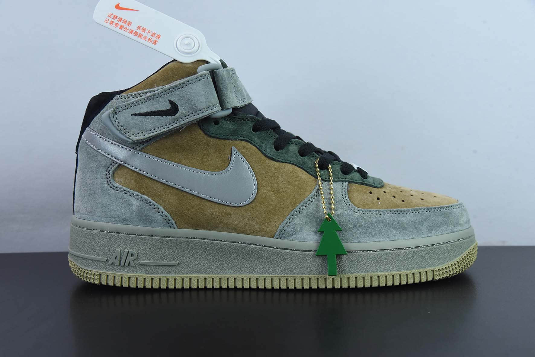 耐克Nike Air Force 1 Low ’07 “Christmas”圣诞树主题配色空军一号中帮休闲板鞋纯原版本 货号：CQ5059-118