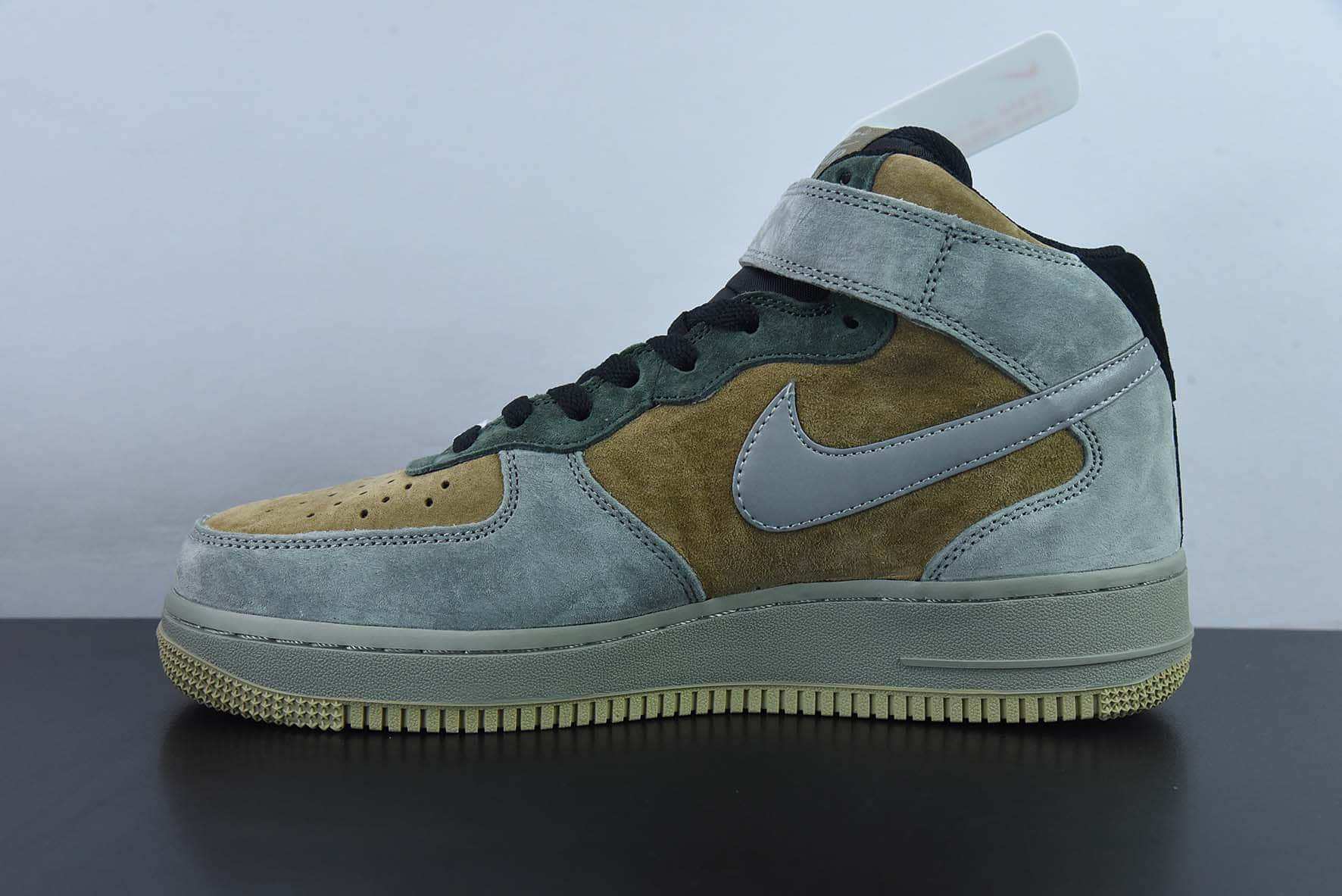 耐克Nike Air Force 1 Low ’07 “Christmas”圣诞树主题配色空军一号中帮休闲板鞋纯原版本 货号：CQ5059-118