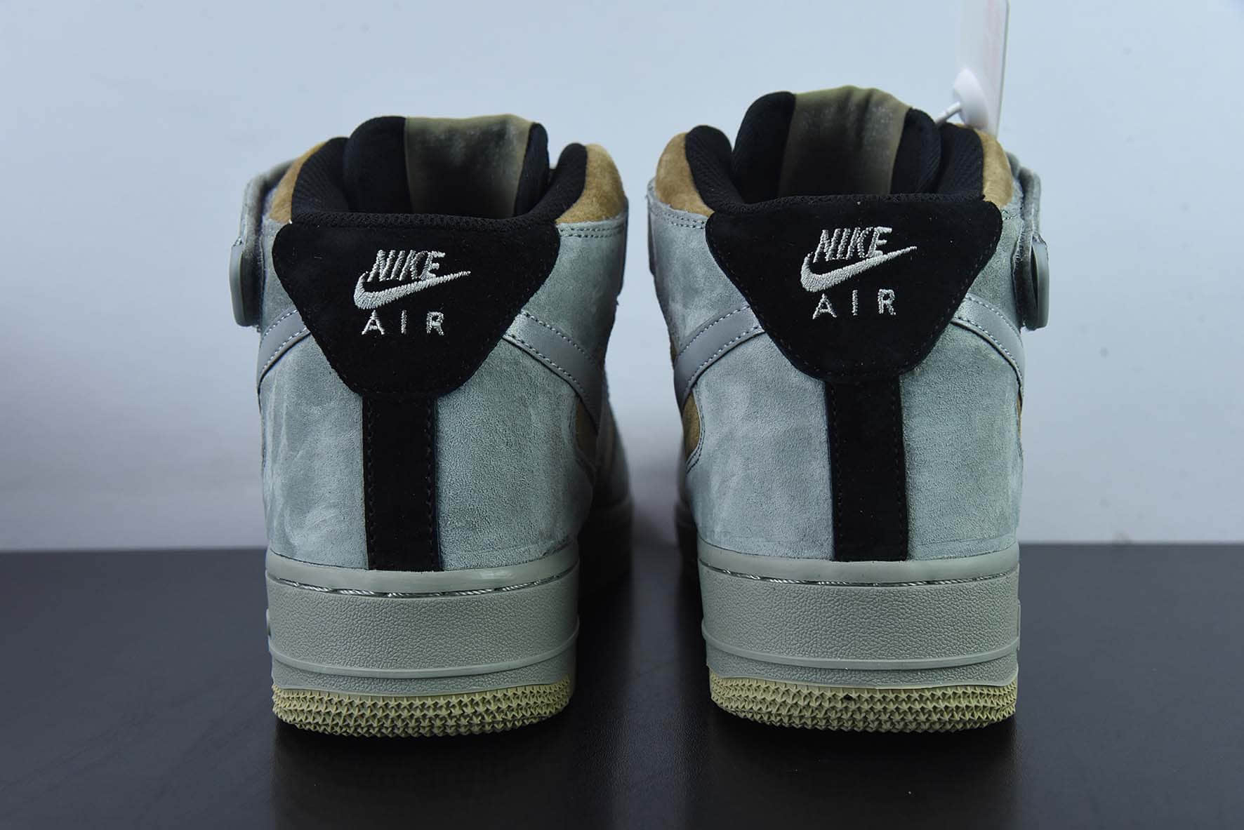 耐克Nike Air Force 1 Low ’07 “Christmas”圣诞树主题配色空军一号中帮休闲板鞋纯原版本 货号：CQ5059-118