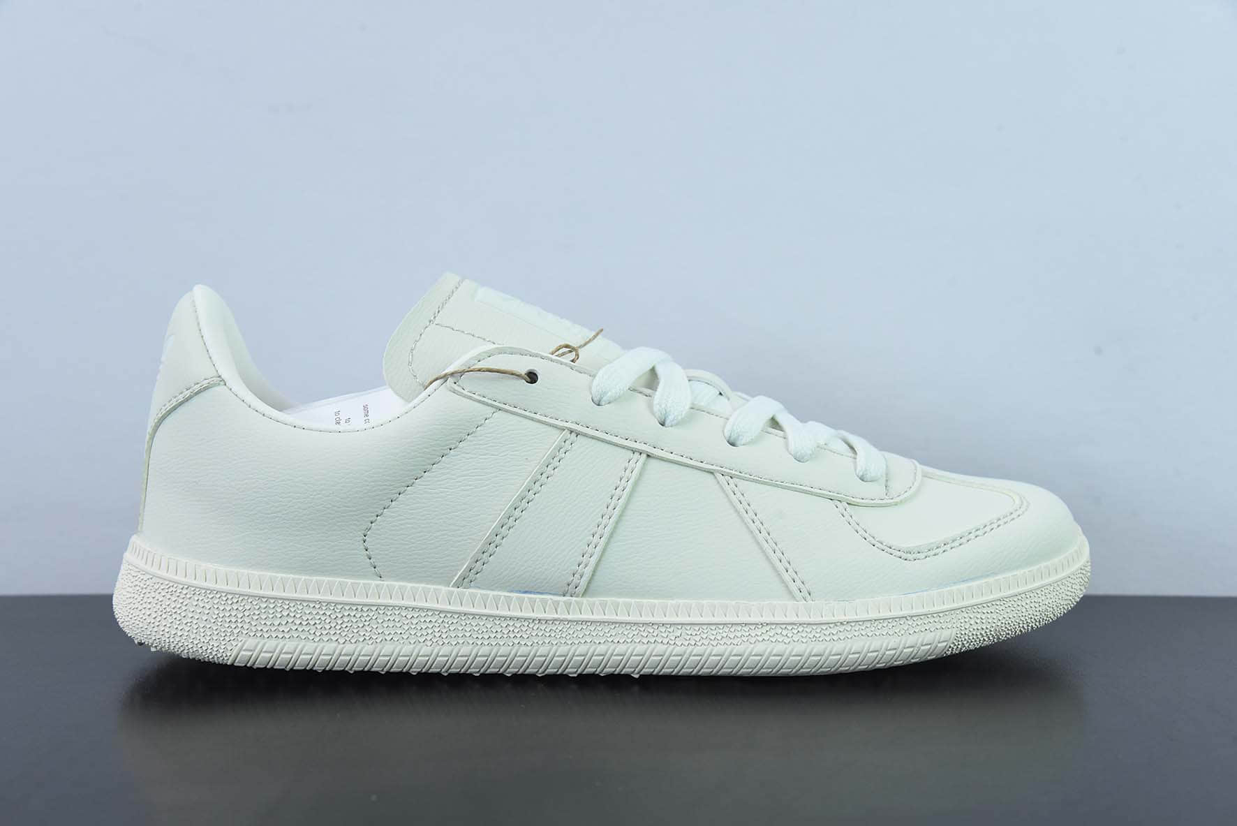 阿迪达斯Adidas Originals BW Army 德训系列皮革米白绅士军用训练风百搭休闲运动板鞋纯原版本 货号：HP5516