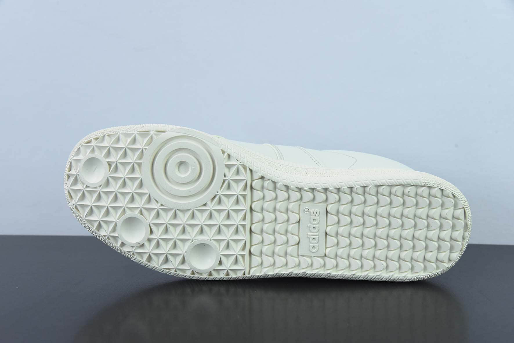 阿迪达斯Adidas Originals BW Army 德训系列皮革米白绅士军用训练风百搭休闲运动板鞋纯原版本 货号：HP5516