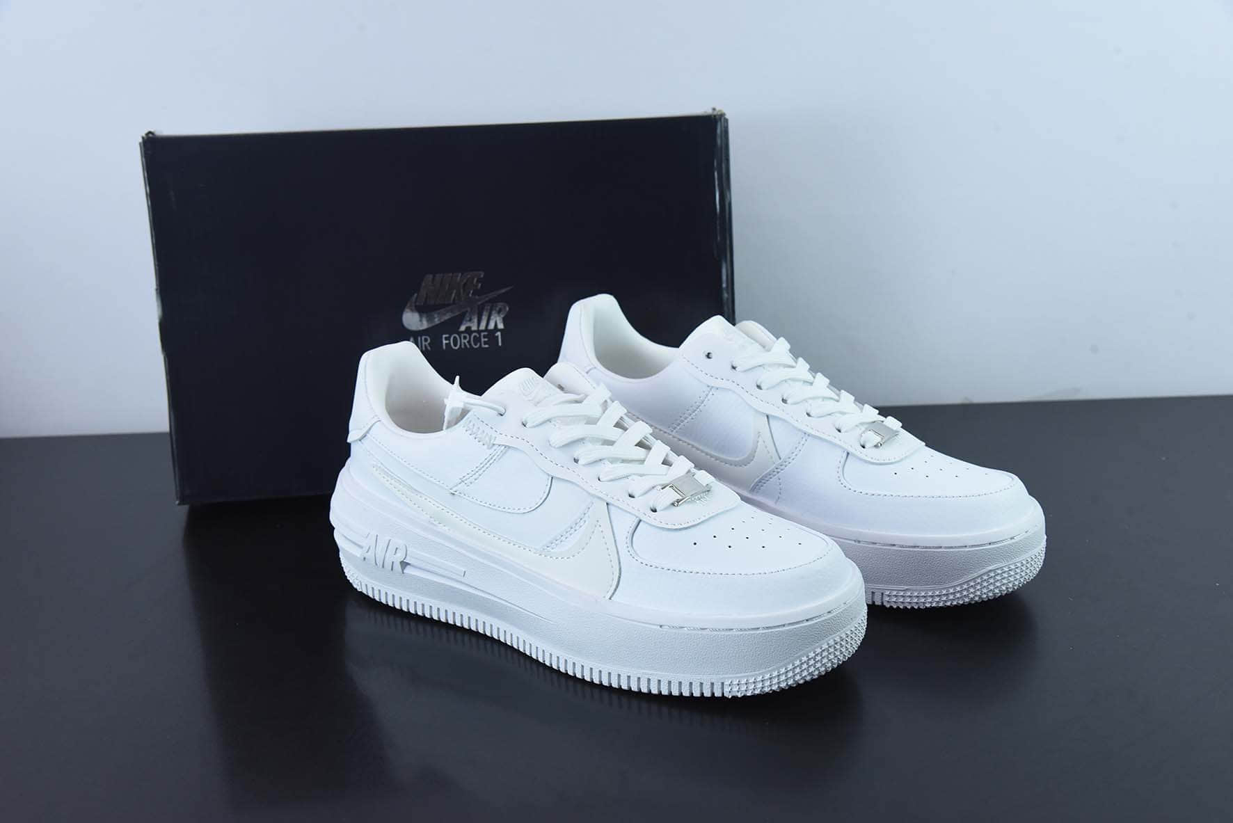 耐克Nike Air Force1 Low PLTAF.ORMTriple White变种双层底空军一号 “解构全白低帮休闲板鞋纯原版本 货号：DJ9946-100