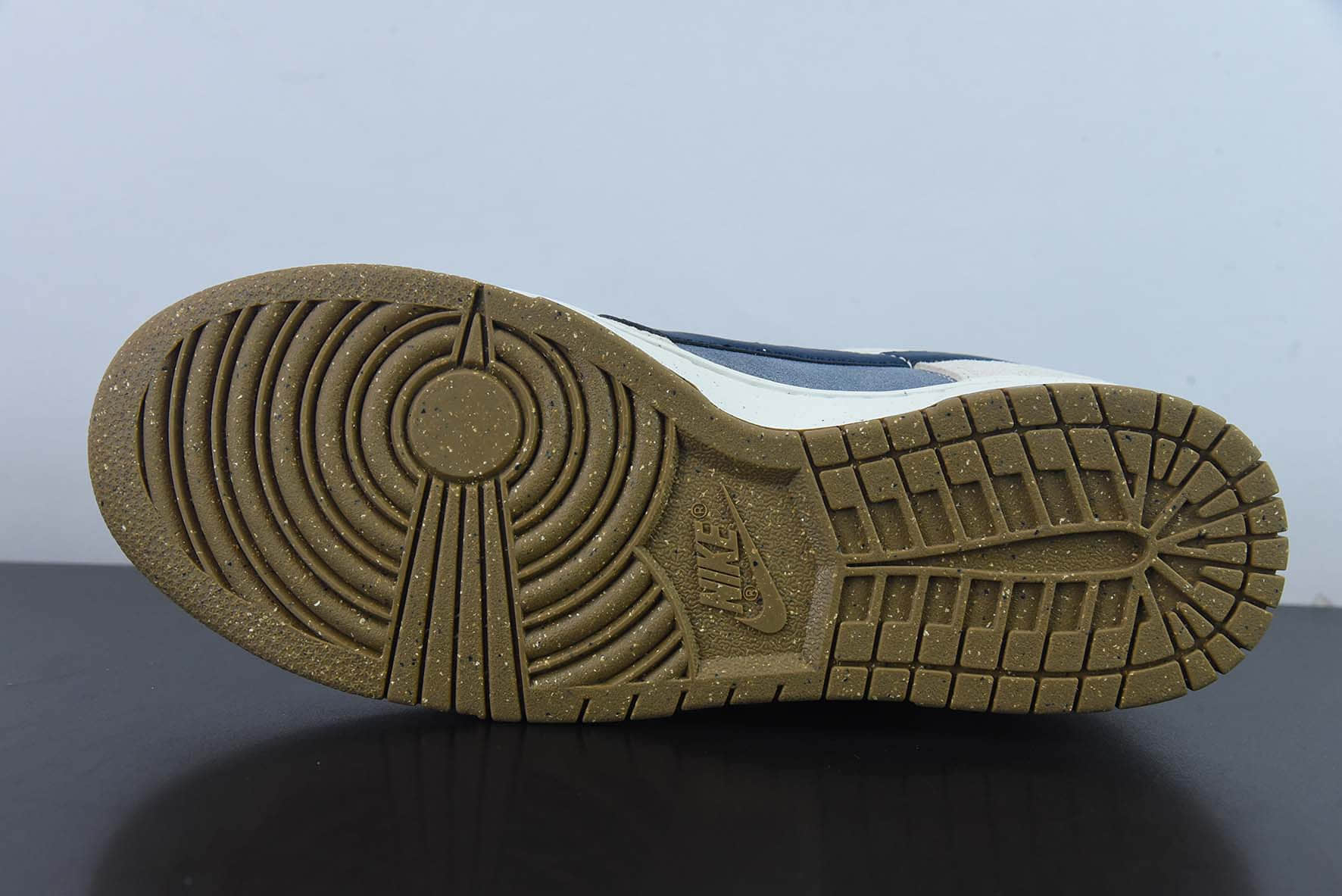 耐克Nike Dunk Low SE “85” 圣诞主题圣诞灰双钩SB低帮休闲滑板鞋纯原版本 货号：DO9457-107
