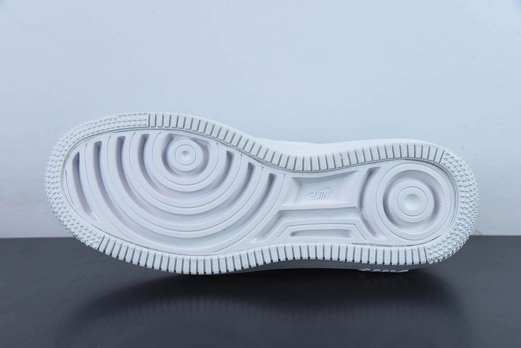耐克Nike Air Force1 Low PLTAF.ORMTriple White变种双层底空军一号 “解构全白低帮休闲板鞋纯原版本 货号：DJ9946-100