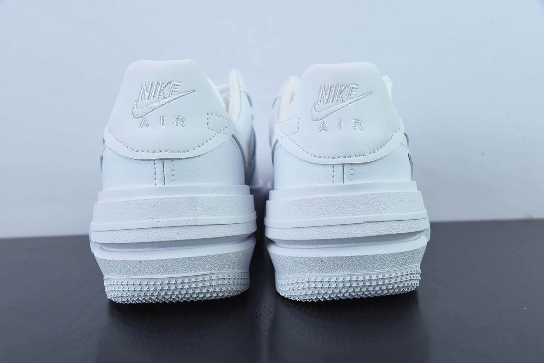 耐克Nike Air Force1 Low PLTAF.ORMTriple White变种双层底空军一号 “解构全白低帮休闲板鞋纯原版本 货号：DJ9946-100