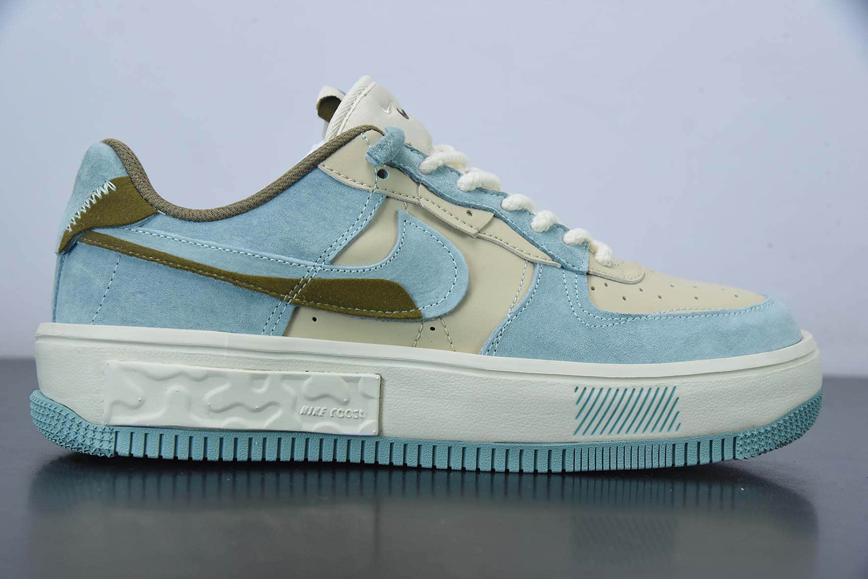 耐克Nike Wmns Air Force 1 FontankaWater BlueBeigeOlive丰塔卡系列空军一号水蓝米棕橄榄绿错位解构休闲板鞋纯原版本 货号：CW6688-805