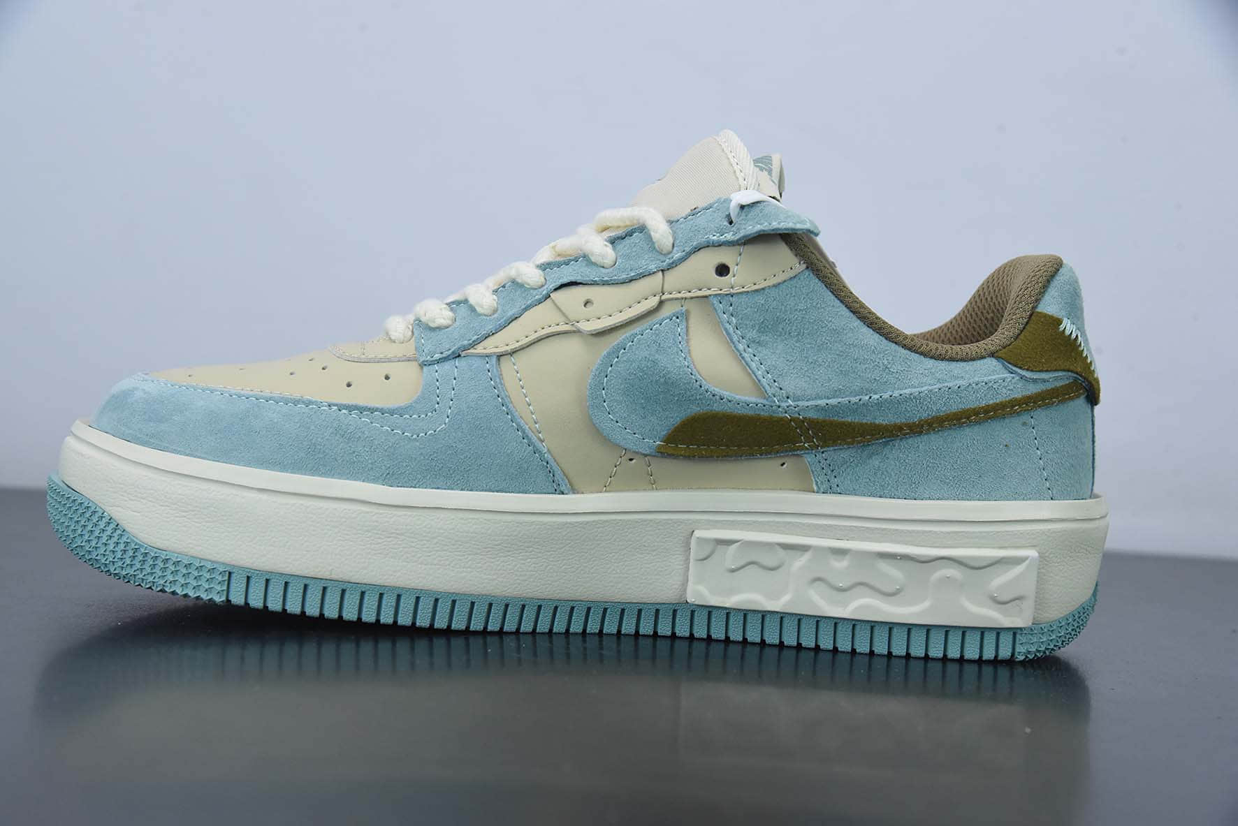 耐克Nike Wmns Air Force 1 FontankaWater BlueBeigeOlive丰塔卡系列空军一号水蓝米棕橄榄绿错位解构休闲板鞋纯原版本 货号：CW6688-805