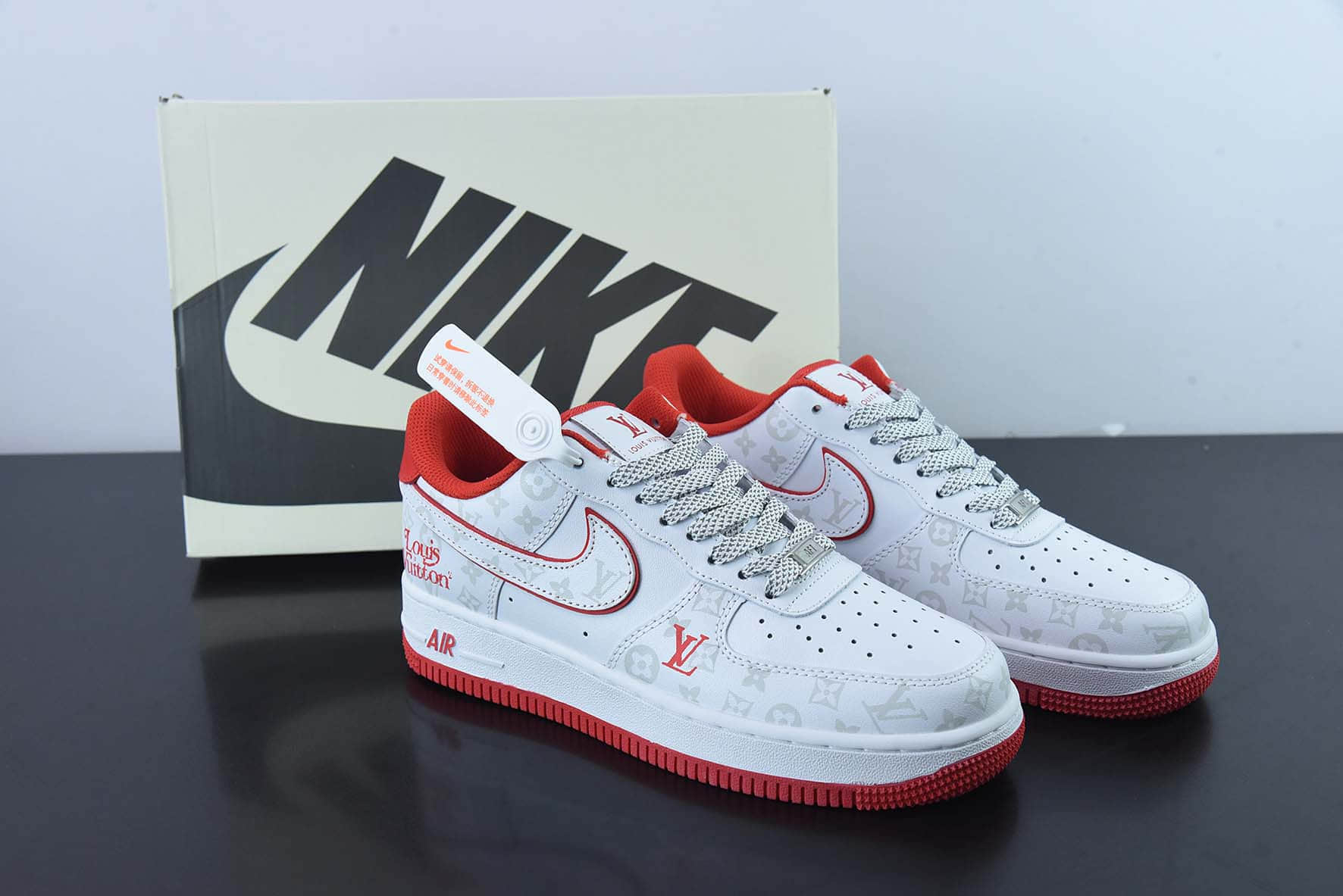 耐克Nike LV x NK Air Force 1 07 LV8WhiteDark GreyLV MonogramLV联名老花白红空军一号低帮休闲板鞋纯原版本 货号：DR9868-100