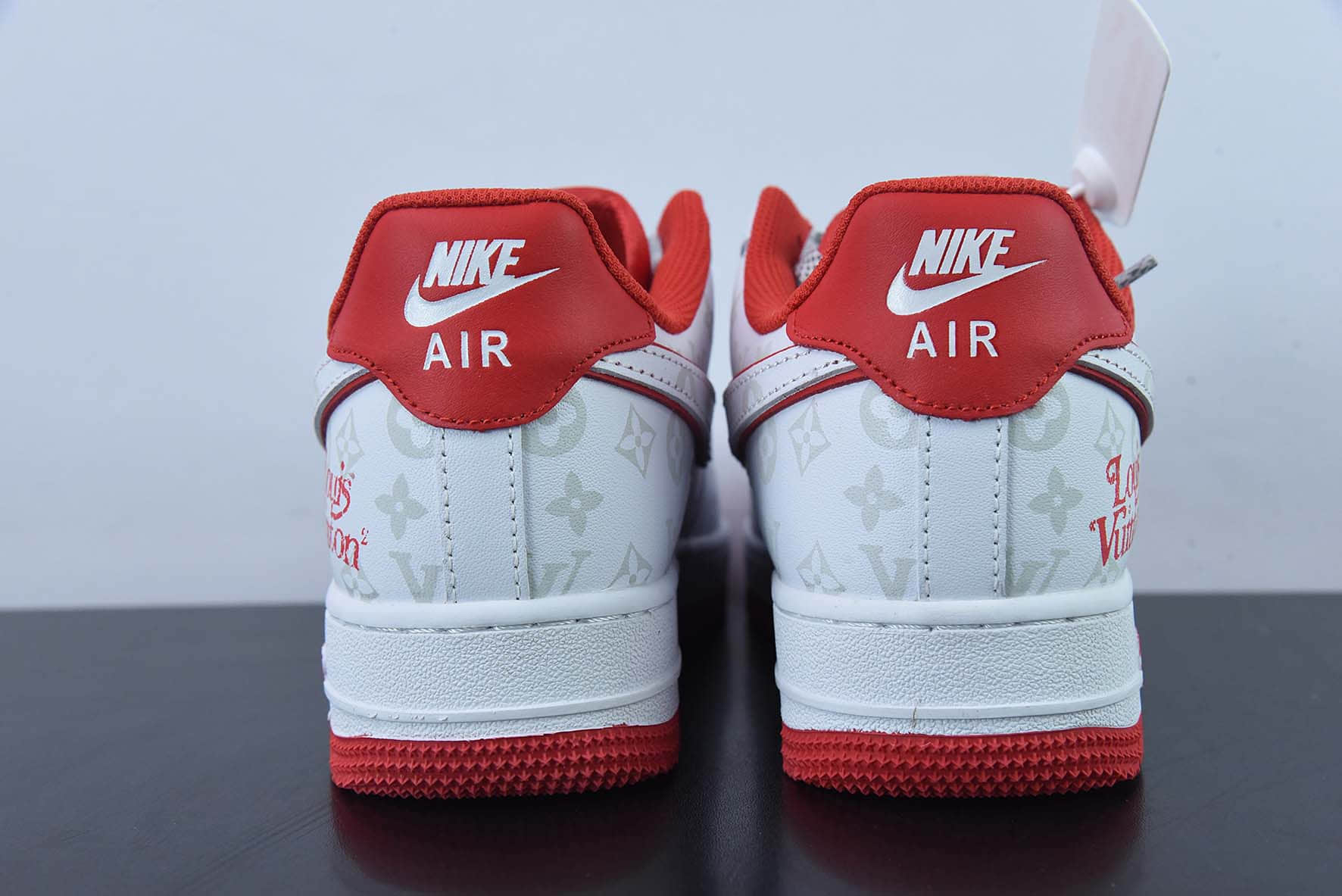 耐克Nike LV x NK Air Force 1 07 LV8WhiteDark GreyLV MonogramLV联名老花白红空军一号低帮休闲板鞋纯原版本 货号：DR9868-100