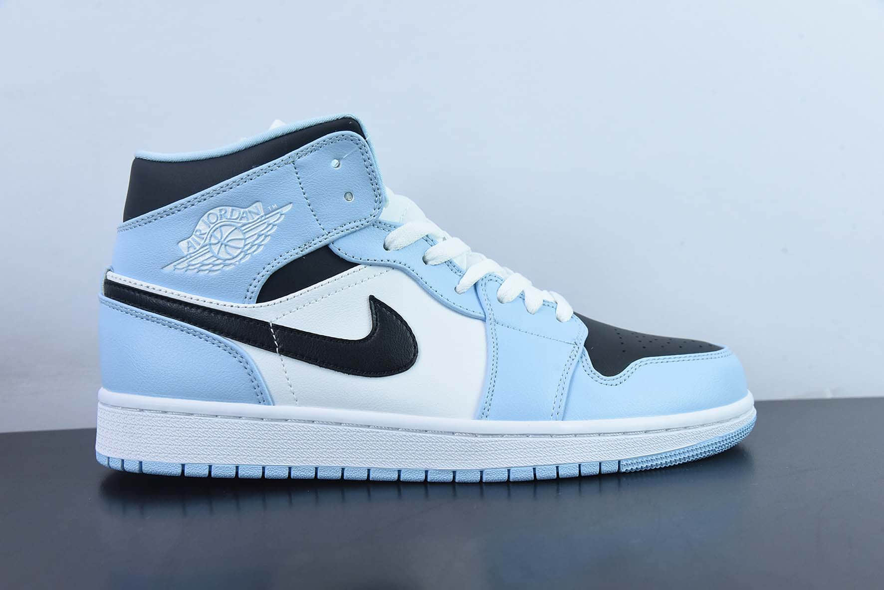 乔丹Air Jordan 1 Mid University Blue AJ1 乔1清新蓝中邦篮球鞋纯原版本 货号： 555112-401
