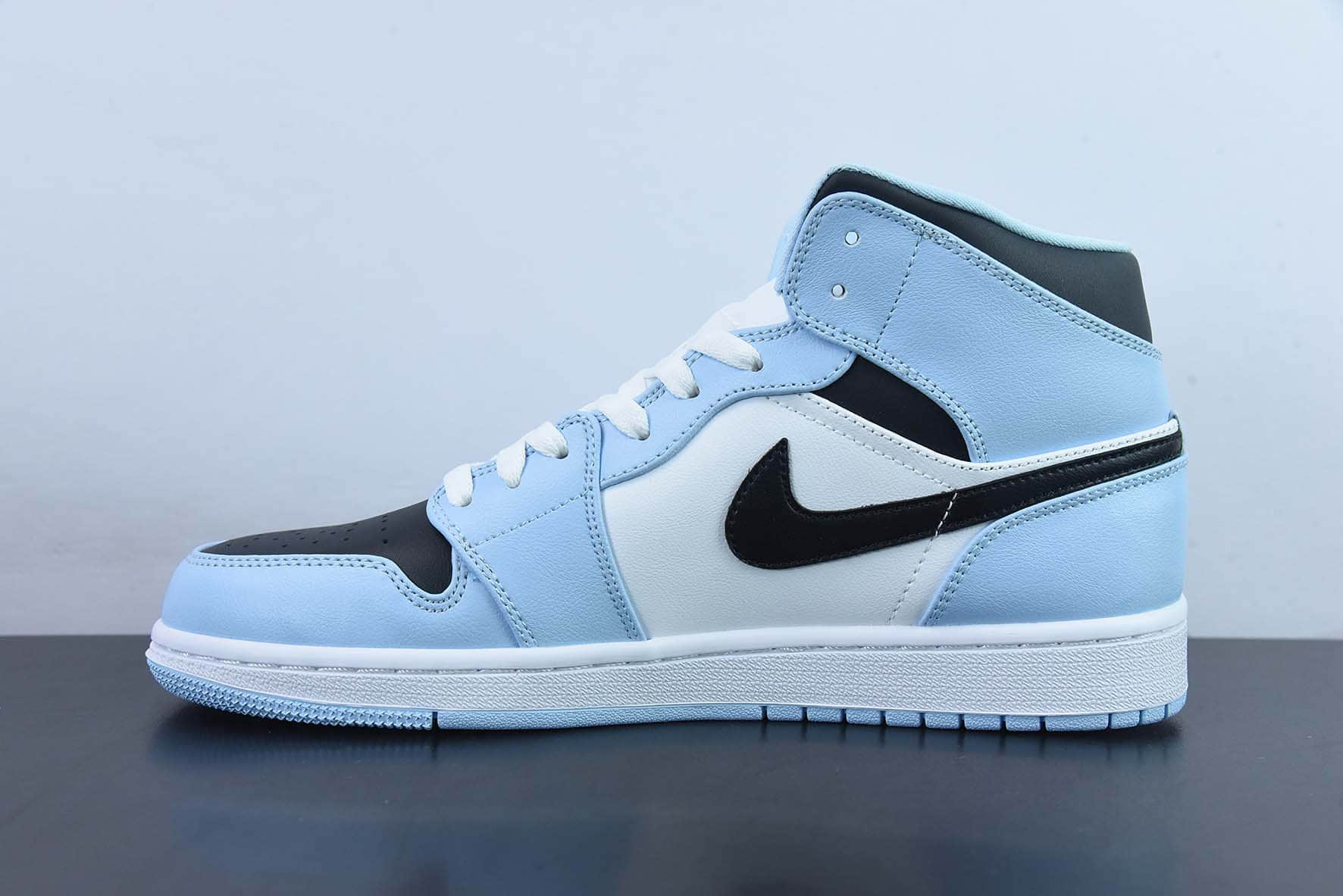 乔丹Air Jordan 1 Mid University Blue AJ1 乔1清新蓝中邦篮球鞋纯原版本 货号： 555112-401