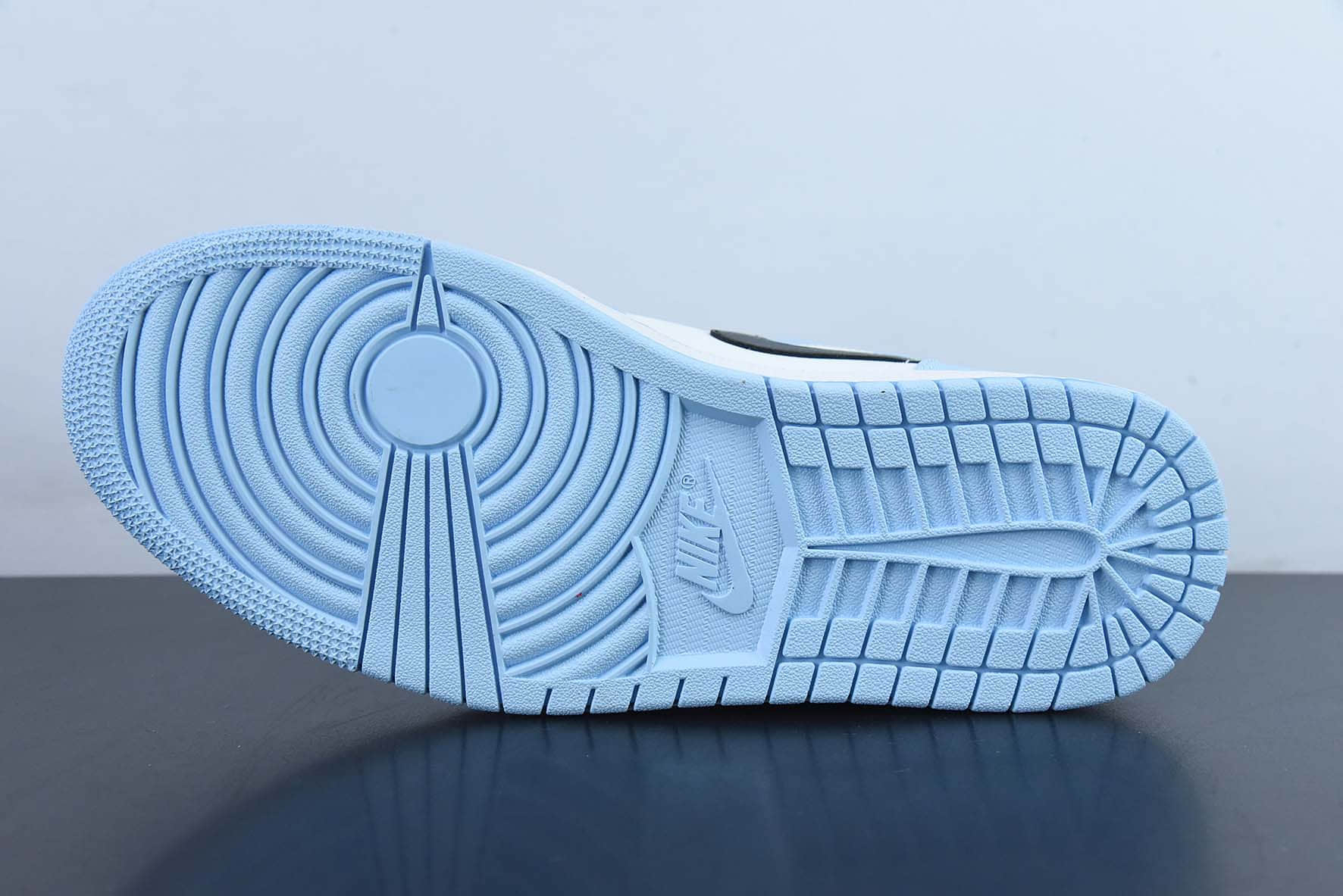 乔丹Air Jordan 1 Mid University Blue AJ1 乔1清新蓝中邦篮球鞋纯原版本 货号： 555112-401