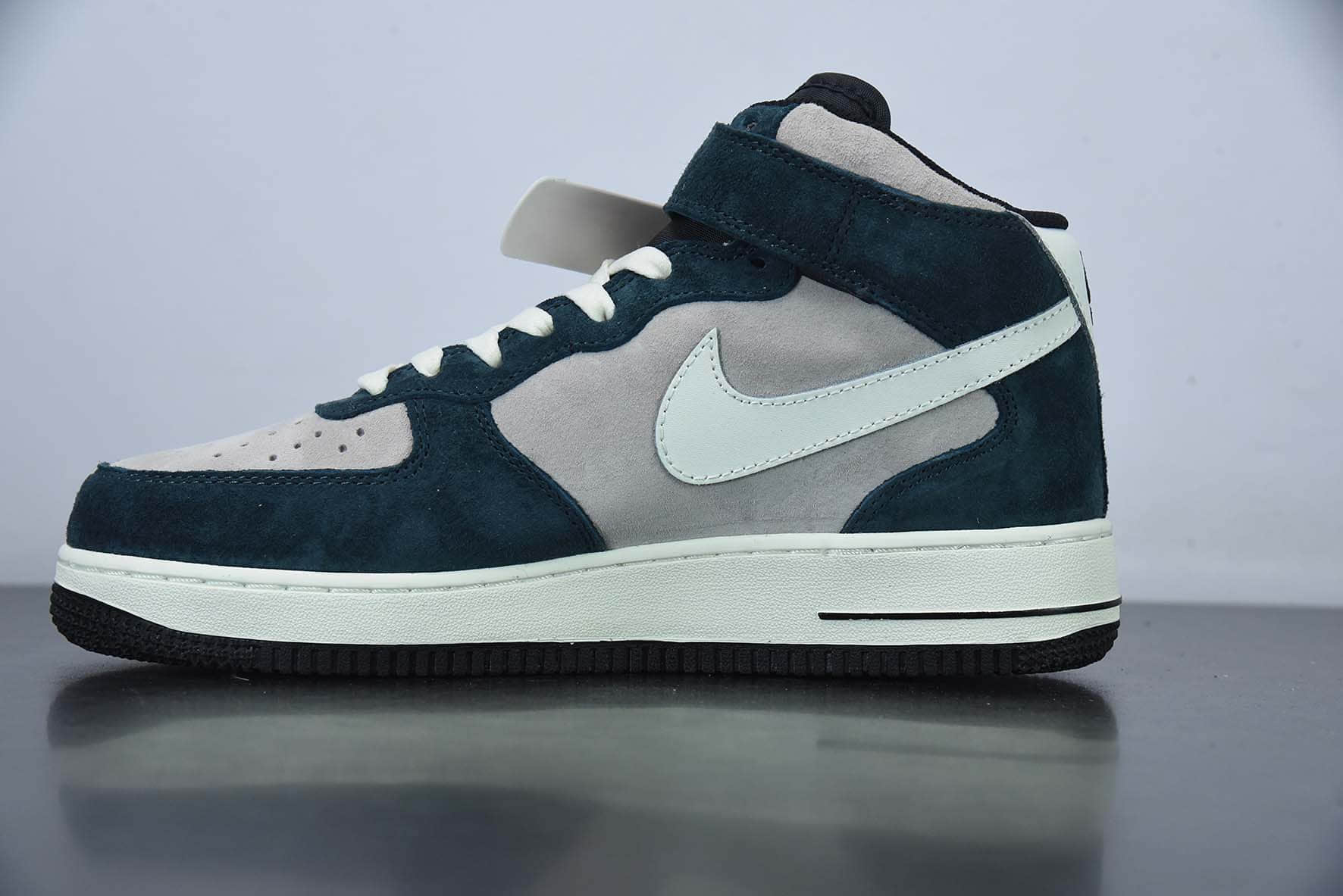 耐克Nike Air Force 1'07 奶白灰绿空军一号中帮运动休闲板鞋纯原版本 货号： DE6933-865