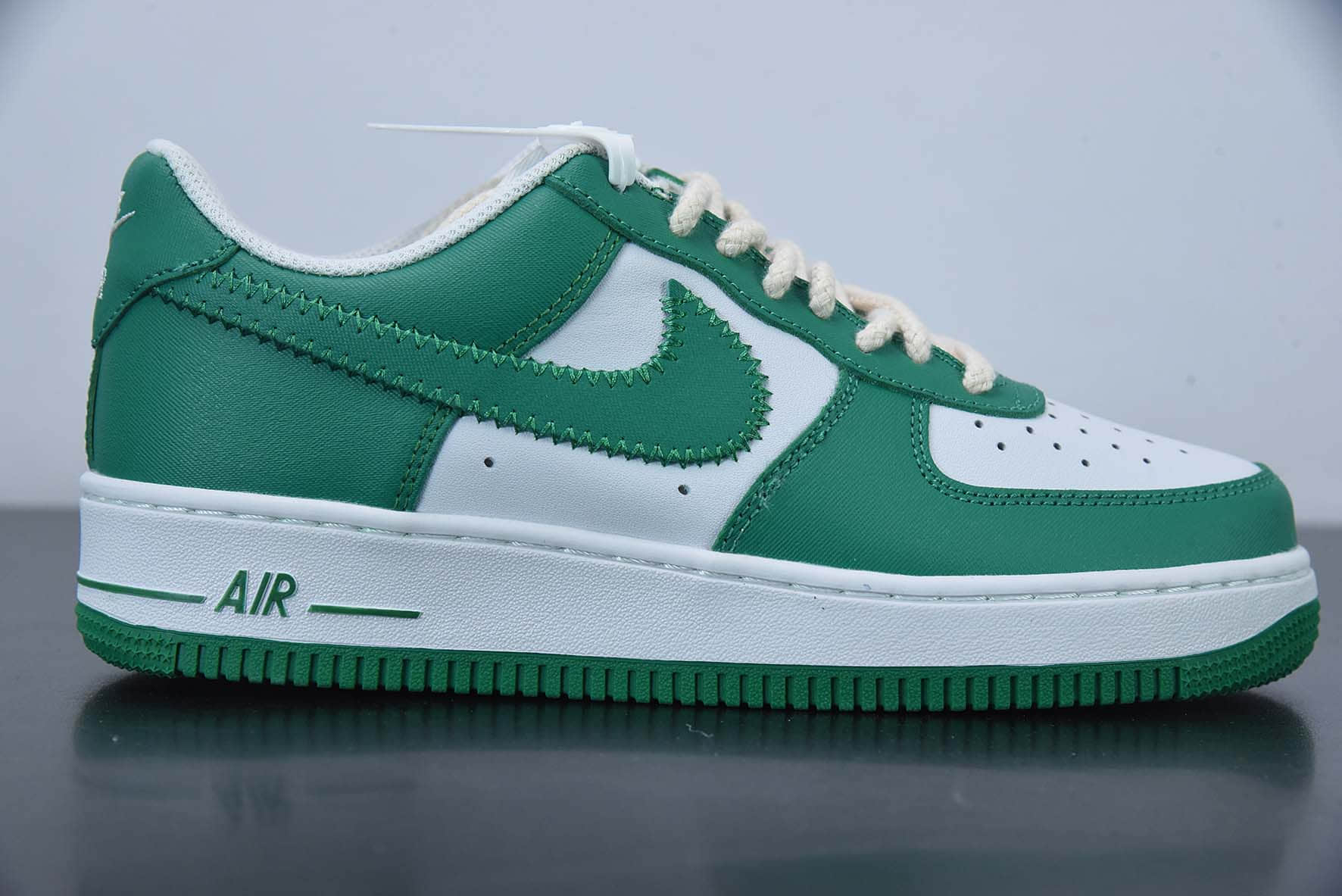 耐克Nike By You Air Force 1'07 Low Retro SP拼接皮革草绿白空军一号低帮休闲板鞋纯原版本 货号：DE0236-011