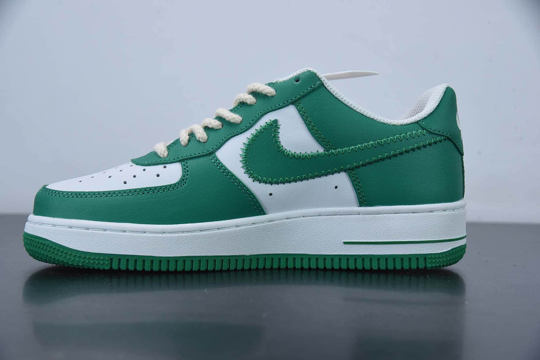 耐克Nike By You Air Force 1'07 Low Retro SP拼接皮革草绿白空军一号低帮休闲板鞋纯原版本 货号：DE0236-011