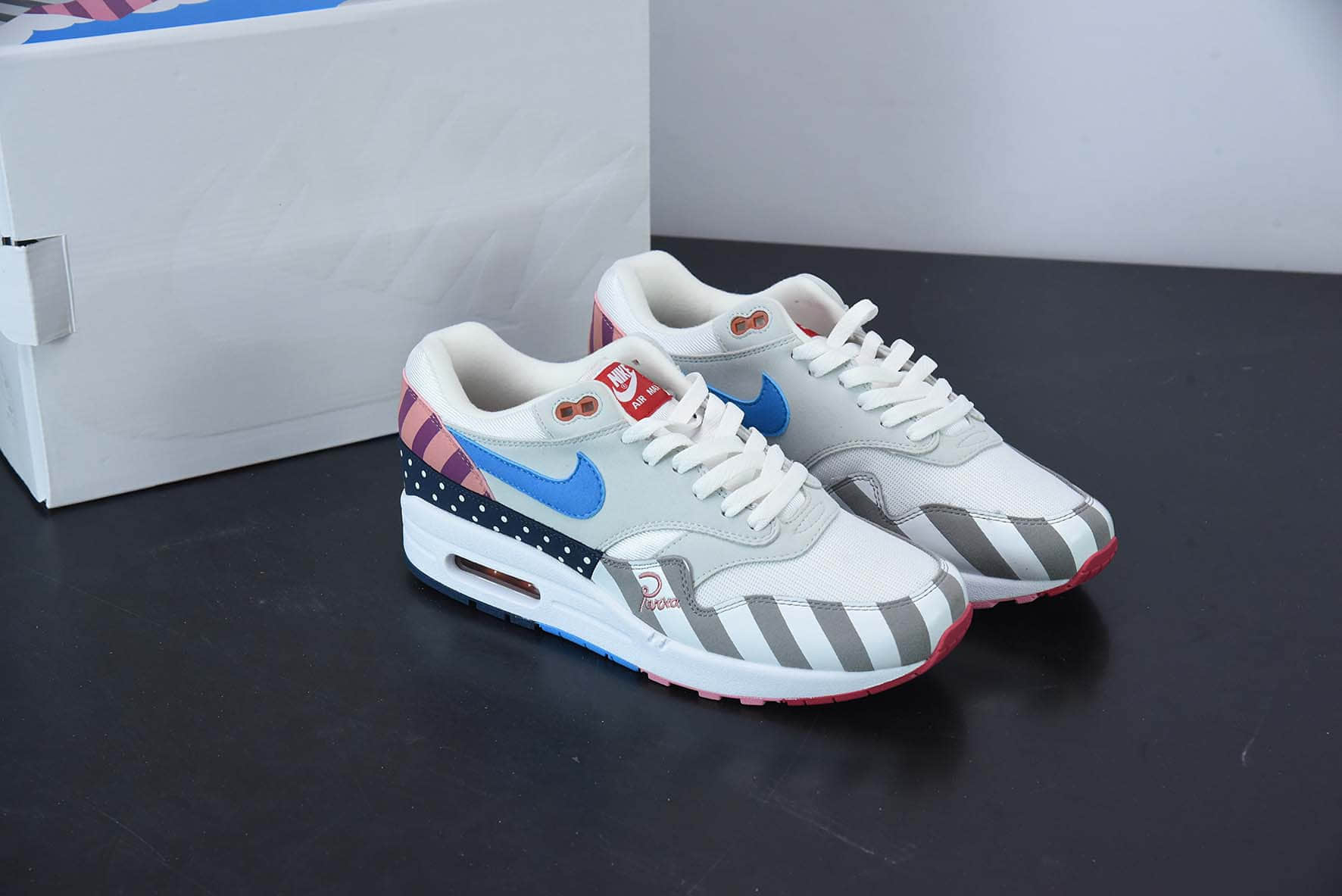 耐克Nike Piet Parra x Nike Air Max 1 White Multi彩虹游乐园复古气垫百搭慢跑鞋纯原版本 货号：AT3057-100