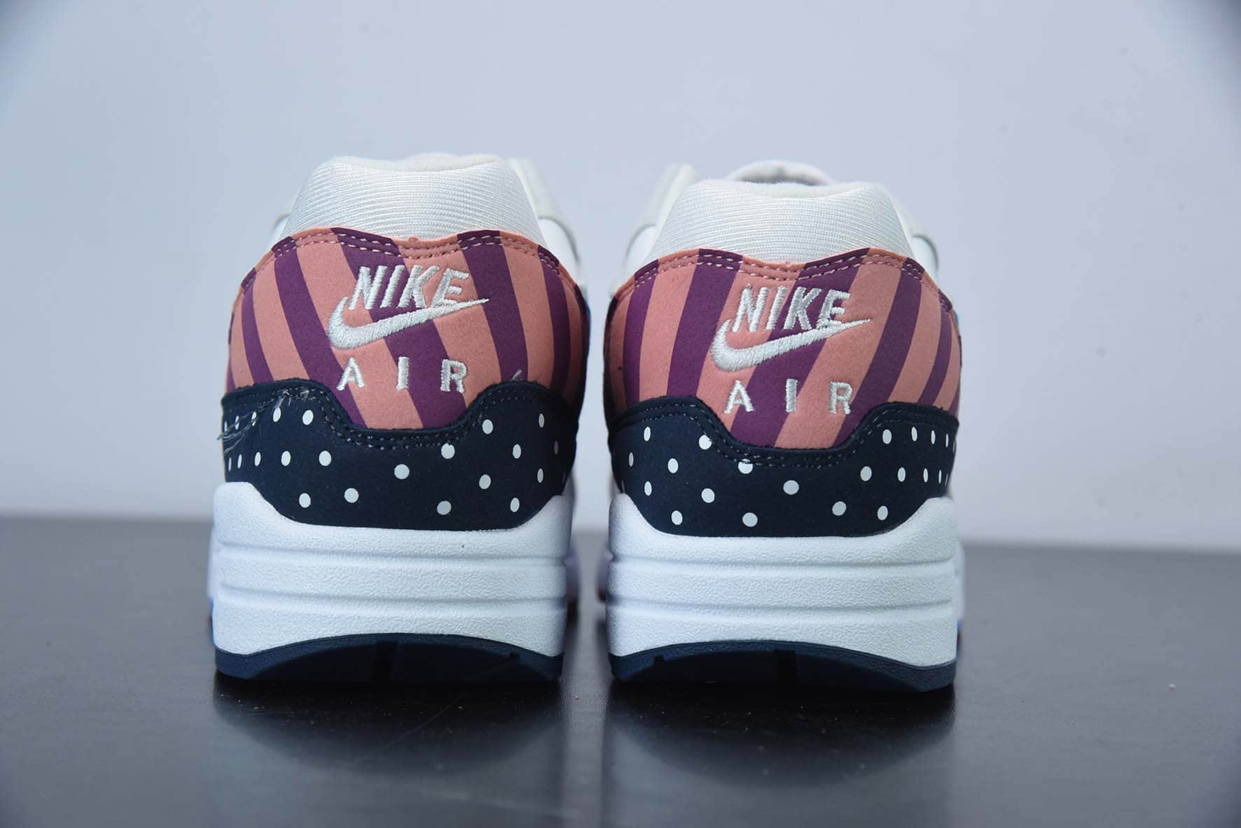 耐克Nike Piet Parra x Nike Air Max 1 White Multi彩虹游乐园复古气垫百搭慢跑鞋纯原版本 货号：AT3057-100