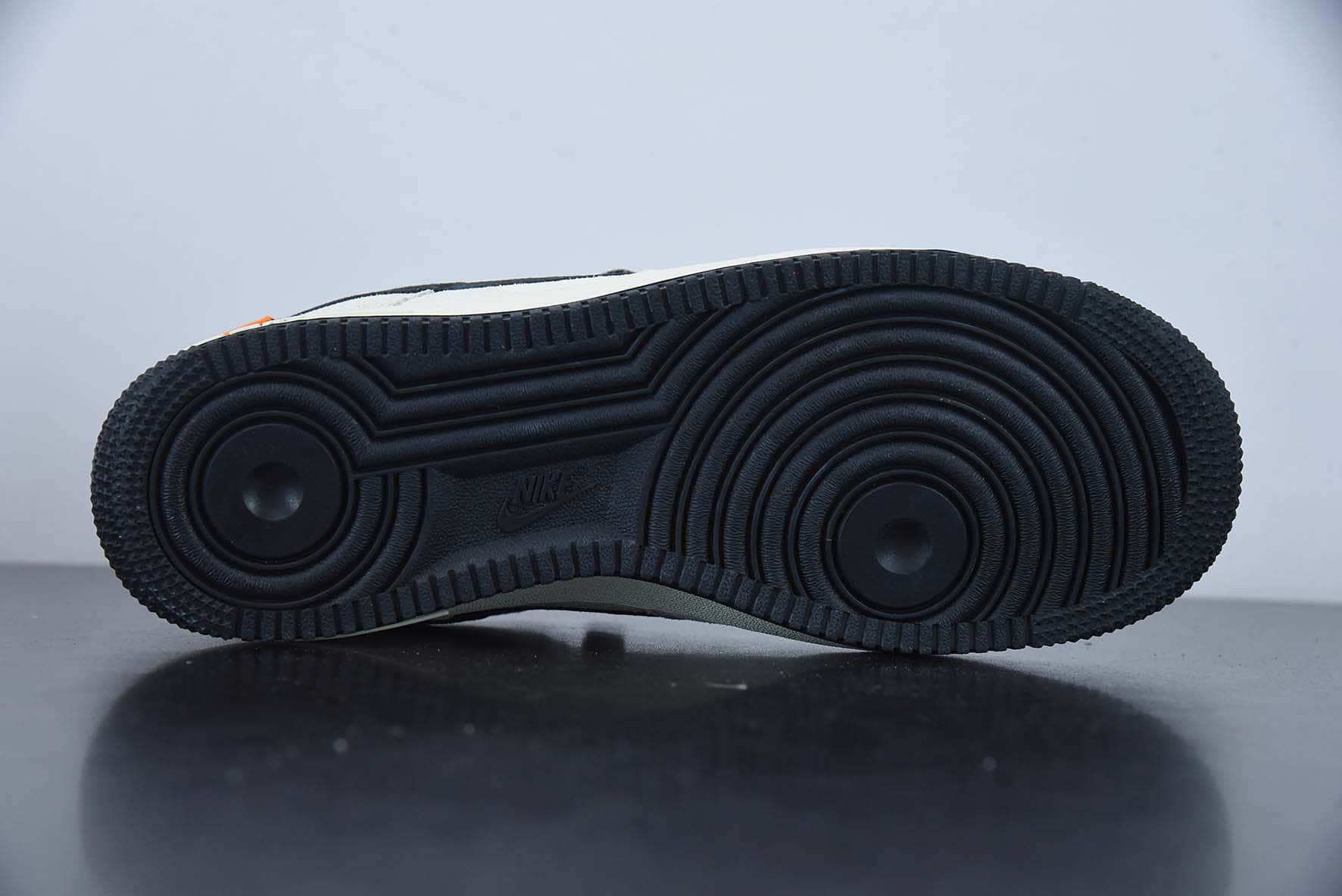耐克Nike Air Force 1'07 Low 头文字D联名款麂皮黑灰空军一号低帮休闲板鞋纯原版本 货号：BS9055-801