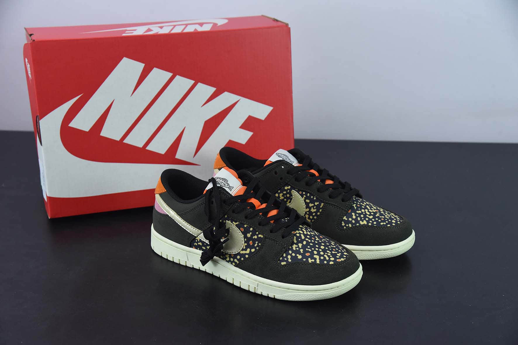 耐克Nike Dunk Low Rainbow Trout 鳝鱼联名款 SB低帮休闲板鞋纯原版本 货号：FH7523-300