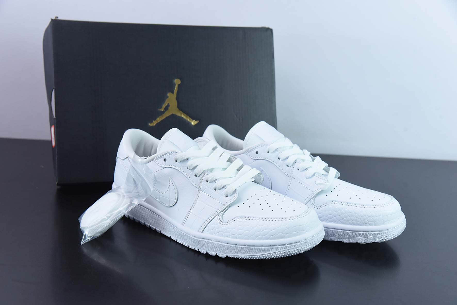 乔丹Air Jordan 1 Low GolfCroc PackAJ1乔丹一代高尔夫版系列全白鳄鱼纹低帮经典复古文化休闲运动鞋纯原版本 货号：DD9315-110 