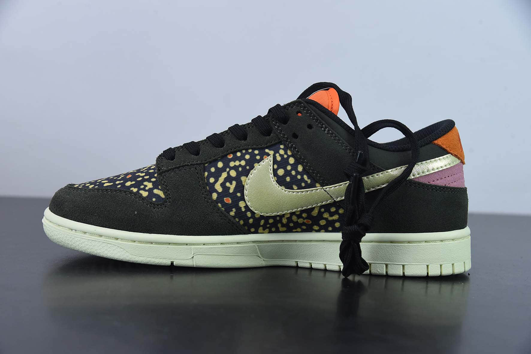 耐克Nike Dunk Low Rainbow Trout 鳝鱼联名款 SB低帮休闲板鞋纯原版本 货号：FH7523-300