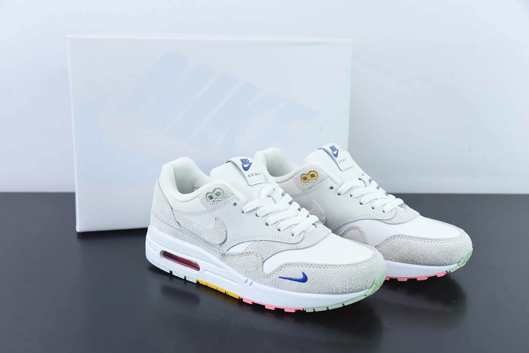 耐克Nike Wmns Air Max 1 PremiumPom Pom Polka Dot灰白毛球初代复古气垫百搭休闲运动慢跑鞋纯原版本 货号：FB4959-121