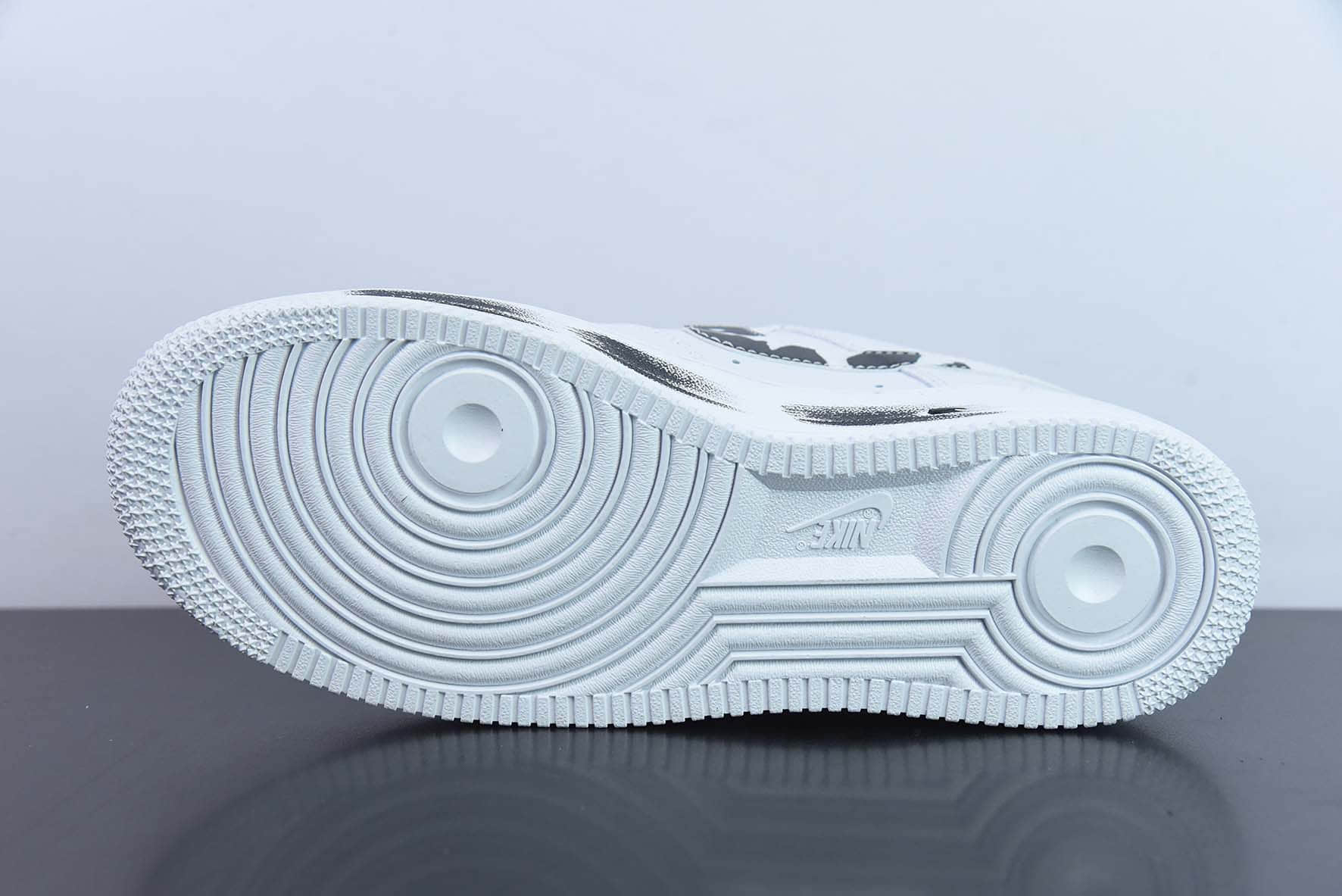 耐克Nike Air Force 1 Low '07 黑白奶牛低帮空军一号休闲板鞋纯原版本 货号：DE0023-001