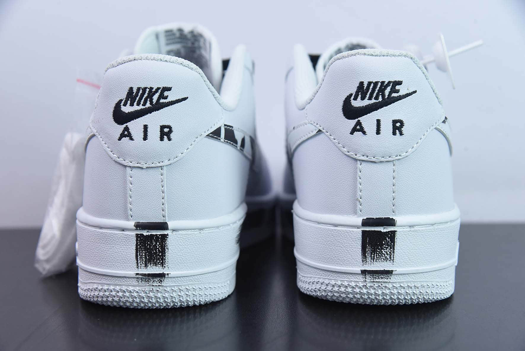 耐克Nike Air Force 1 Low '07 黑白奶牛低帮空军一号休闲板鞋纯原版本 货号：DE0023-001