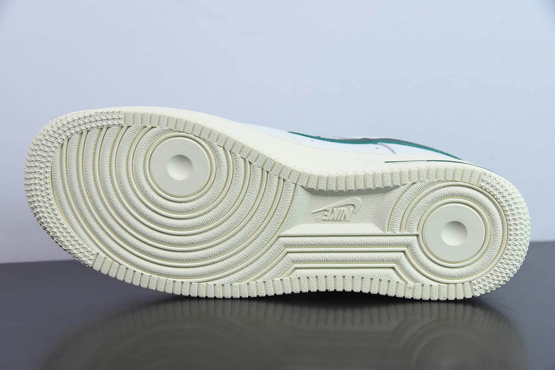 耐克Nike Air Force 1'07 LowCommand Force皮革白灰深绿氧化底空军一号低帮休闲板鞋纯原版本 货号：DR0148-102