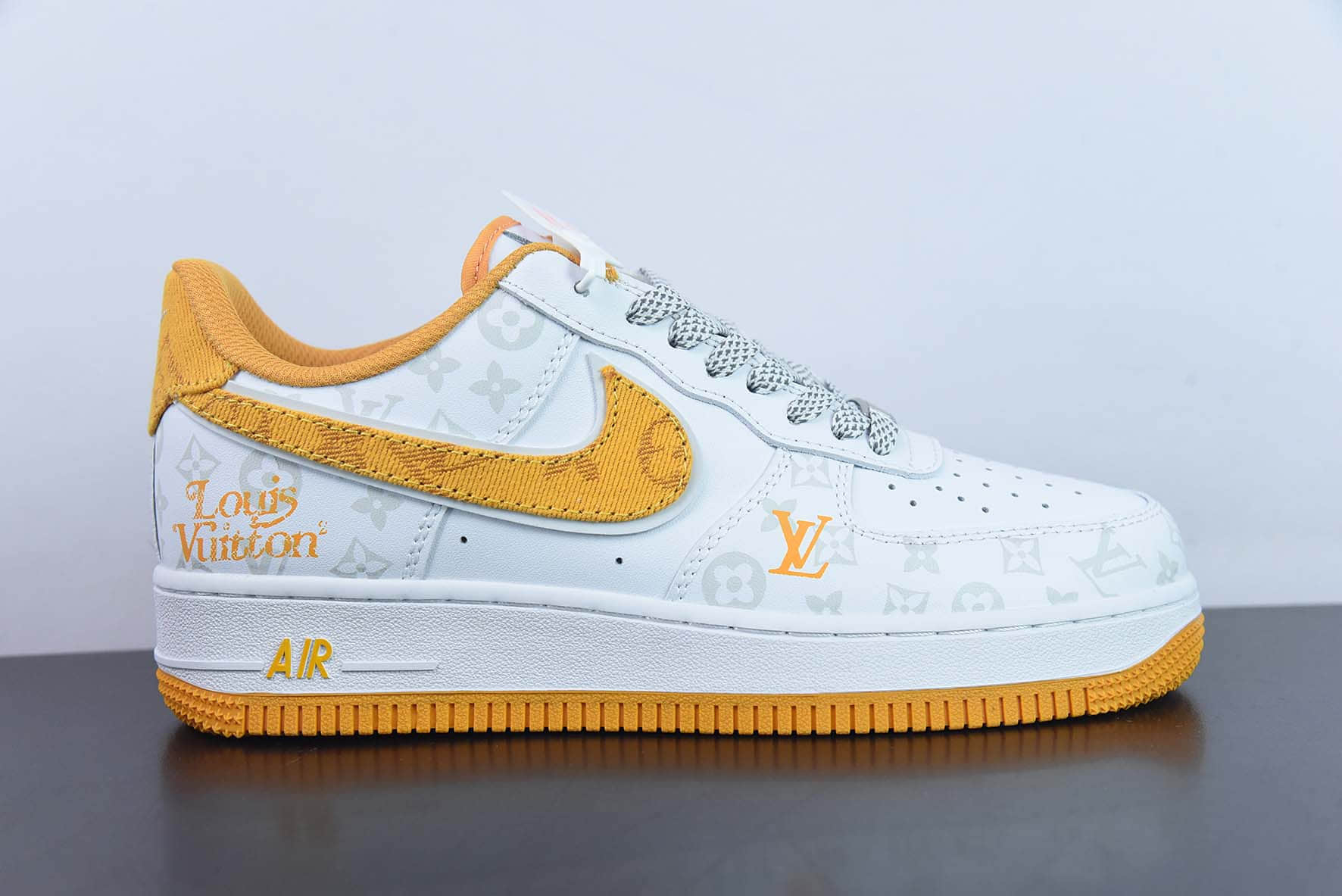 耐克NIke Air Force 1 '07 Low “LV联名暗夜精灵--黄牛仔”空军一号低帮休闲板鞋纯原版本 货号：DR9868-700 