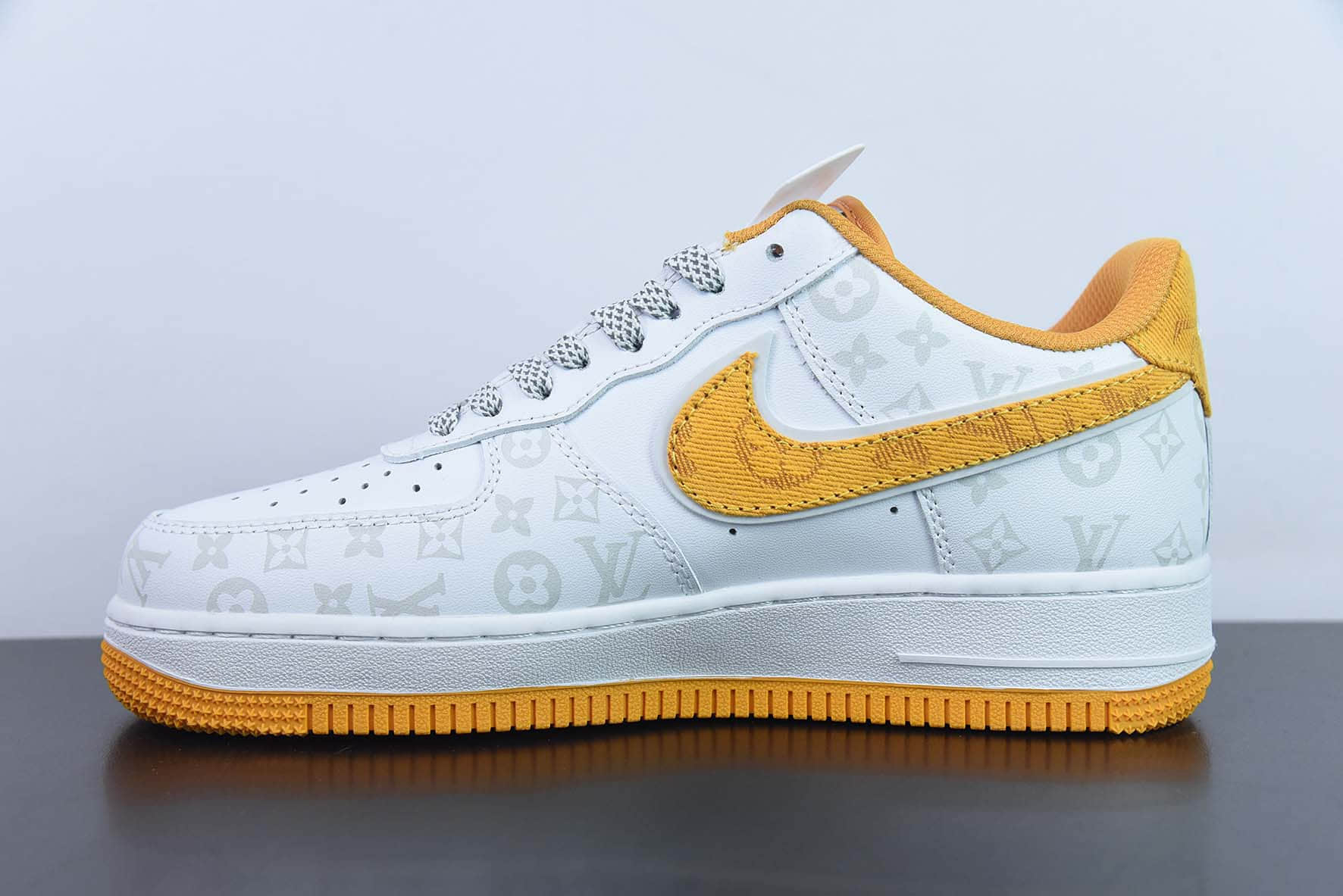 耐克NIke Air Force 1 '07 Low “LV联名暗夜精灵--黄牛仔”空军一号低帮休闲板鞋纯原版本 货号：DR9868-700 