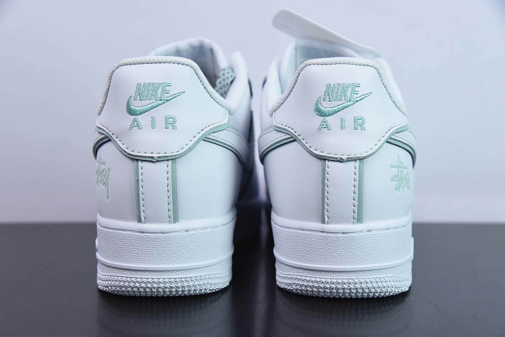 耐克Nike Stussyx Nike Air Force 1 Low 斯图西联名冰蓝炫彩反光空军一号低帮休闲板鞋纯原版本 货号：DT0617-029 