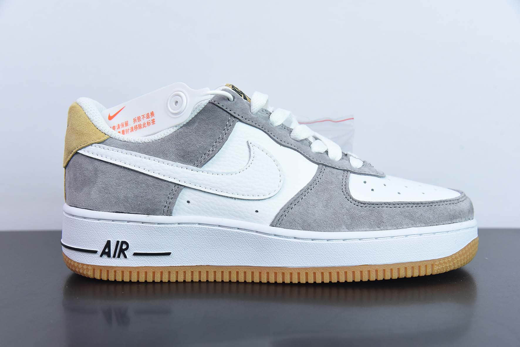 耐克Nike Air Force 1´07 Low SuedeWhiteGreyYellow拼接白深灰黄土”空军一号低帮休闲板鞋纯原版本 货号：DE0099-005