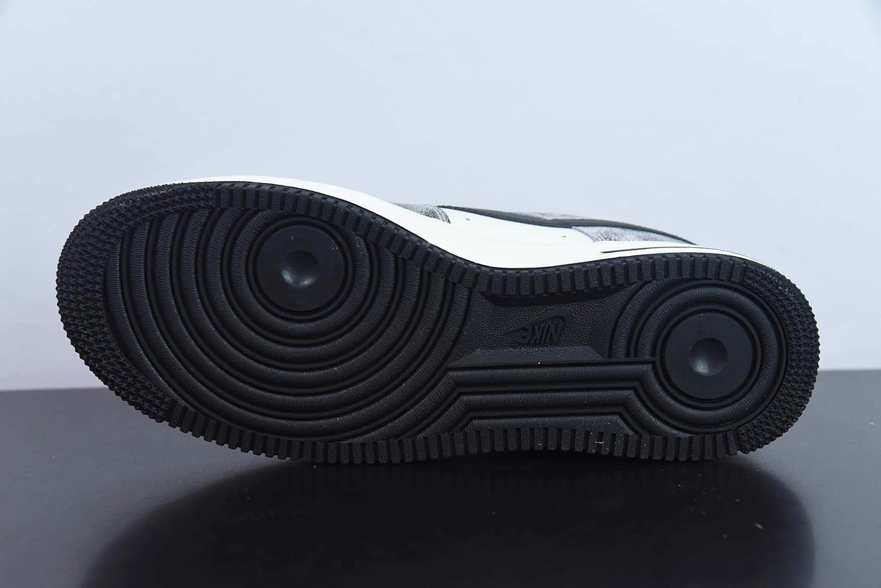 耐克Nike Air Force 1'07 Low 岩石黑色空军一号低帮休闲板鞋纯原版本 货号：YY6938-365 