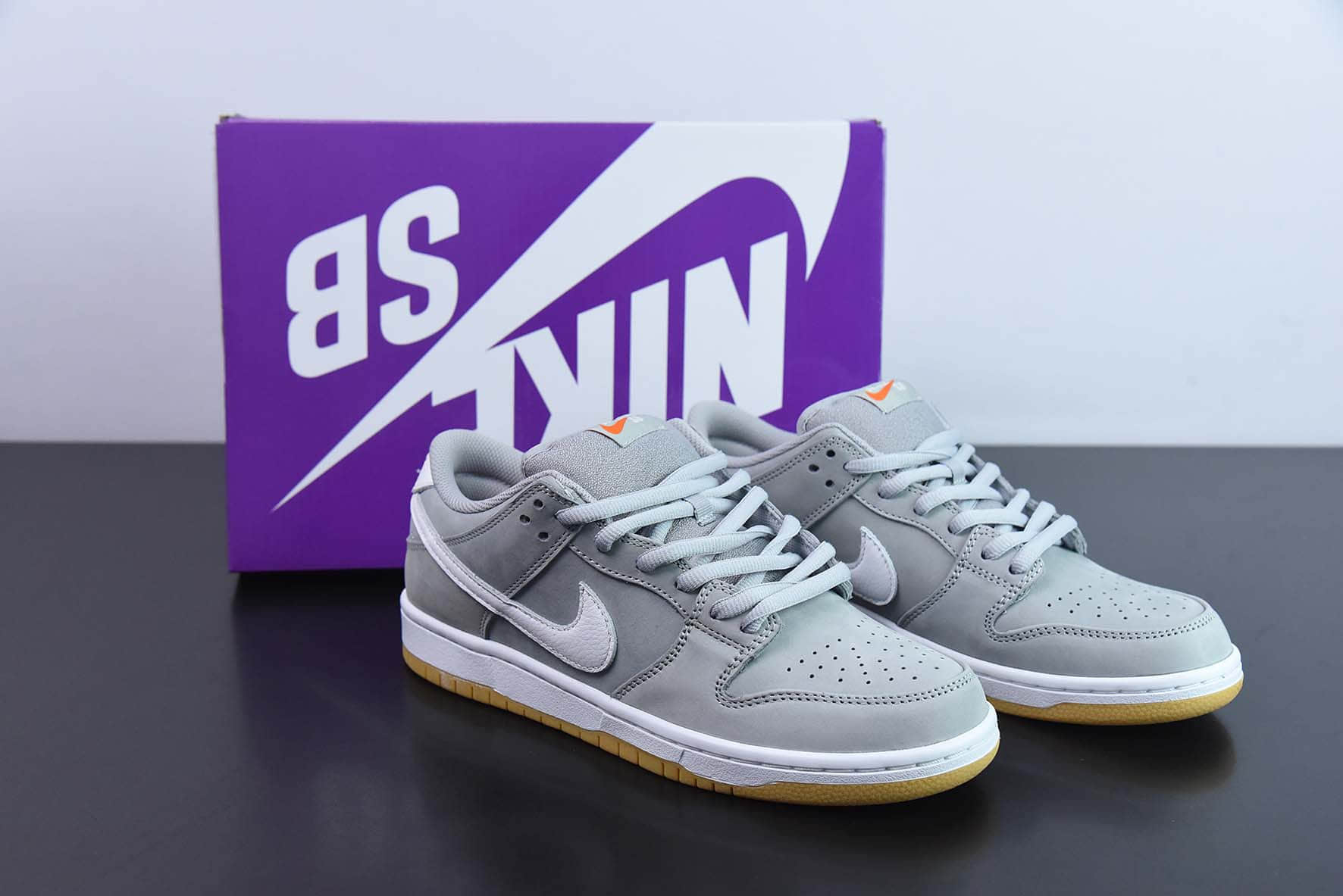 耐克Nike SB Dunk Low Wolf Grey灰生胶SB系列低帮休闲滑板鞋纯原版本 货号：DV5464-001