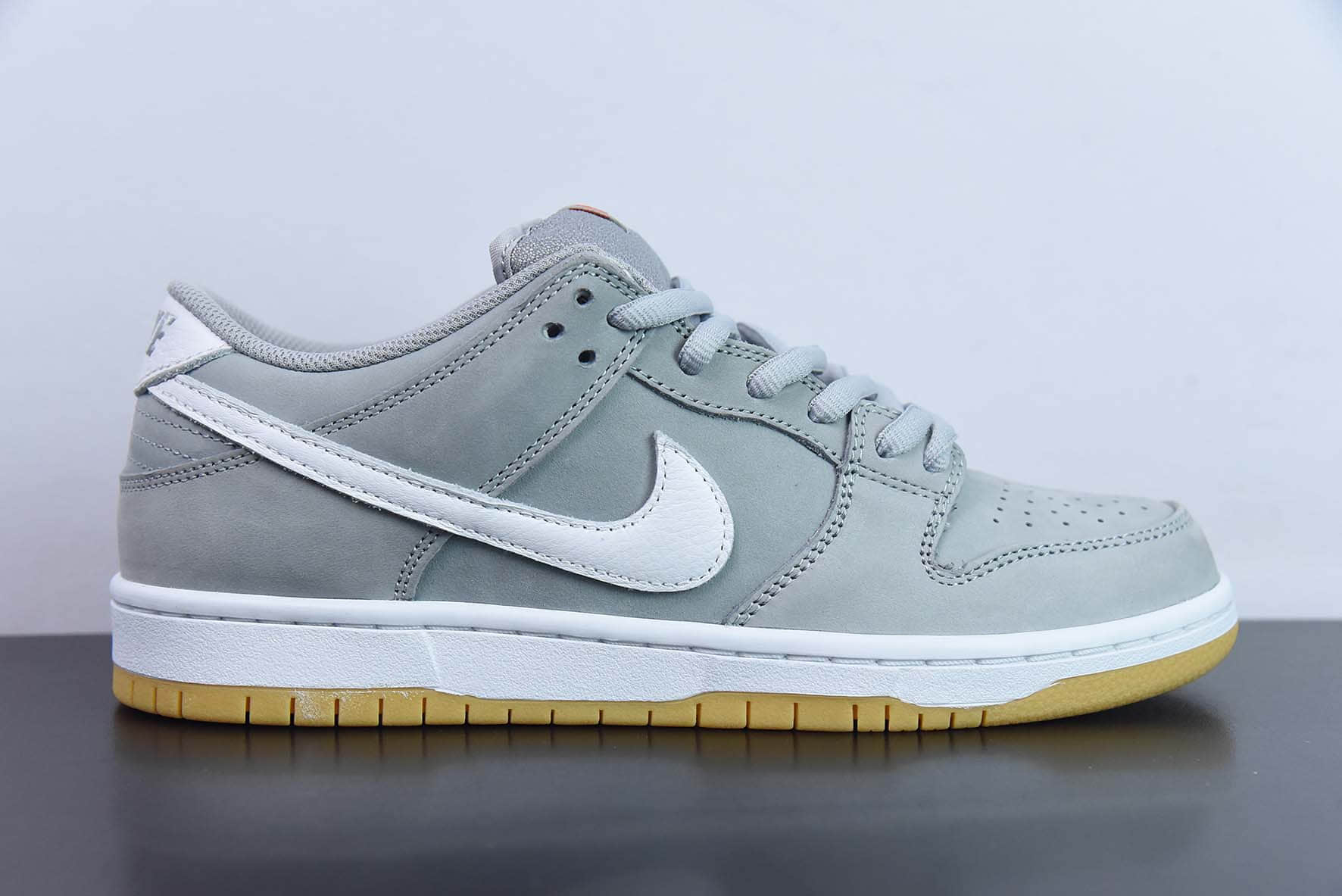 耐克Nike SB Dunk Low Wolf Grey灰生胶SB系列低帮休闲滑板鞋纯原版本 货号：DV5464-001