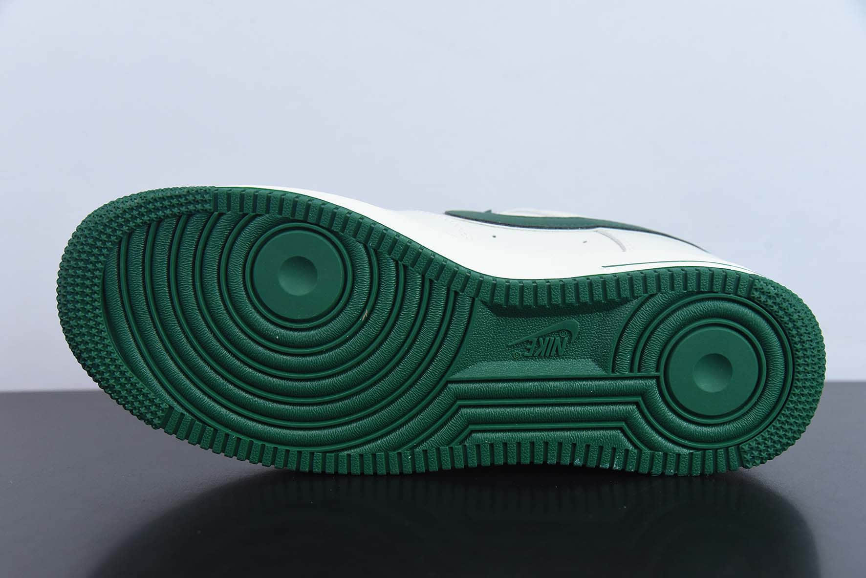 耐克Nike Air Force 1’07 LowWhiteGreenSilver空军一号40周年联名纪念款深绿银小钩低帮休闲板鞋纯原版本 货号：BM1996-066 